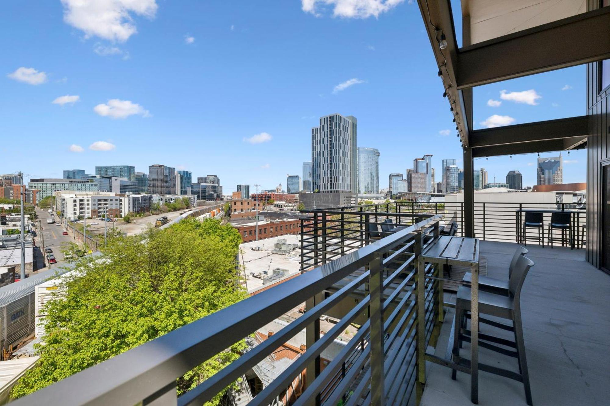 The Rhythm And Rooftop Penthouse Walk To Broadway With Pool And Amazing Views Holiday home Nashville