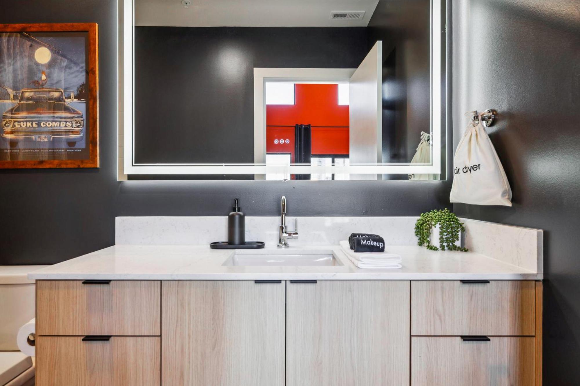 Holiday home The Rhythm And Rooftop Penthouse Walk To Broadway With Pool And Amazing Views Nashville