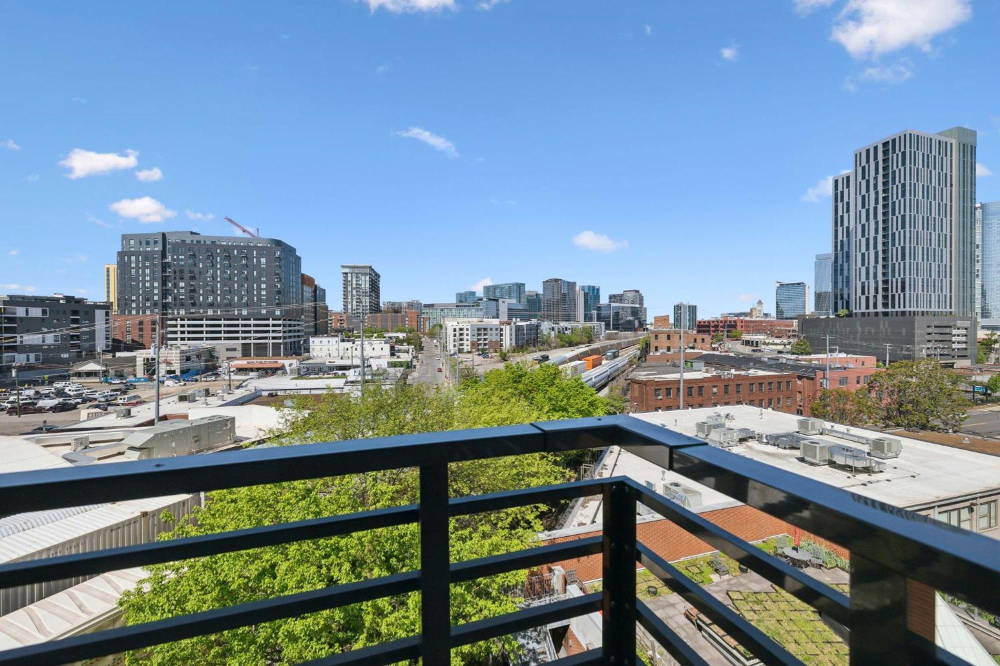 The Rhythm And Rooftop Penthouse Walk To Broadway With Pool And Amazing Views Holiday home