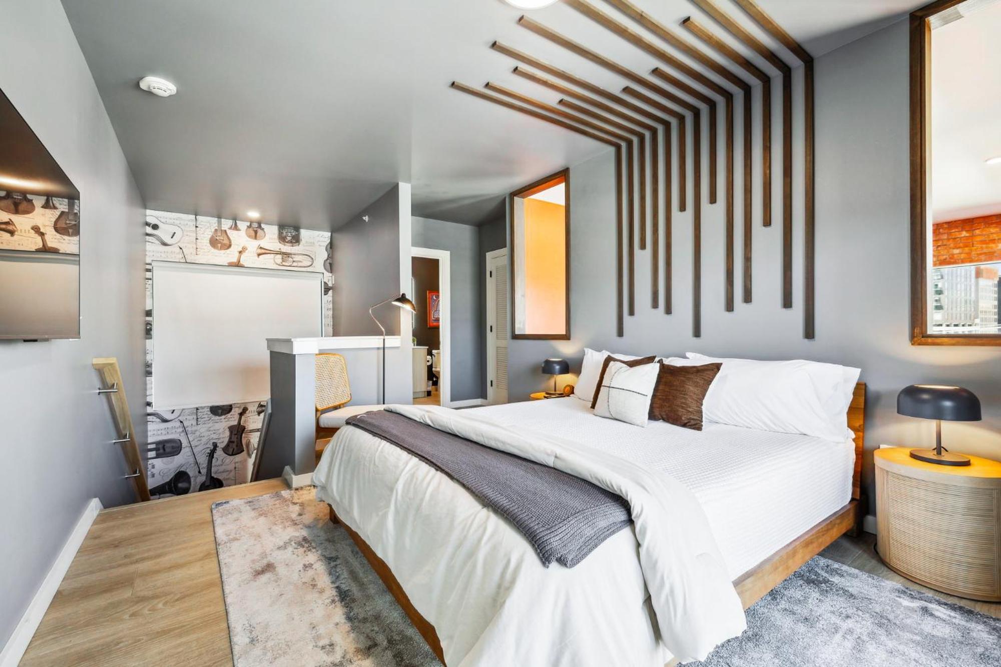 Holiday home The Rhythm And Rooftop Penthouse Walk To Broadway With Pool And Amazing Views