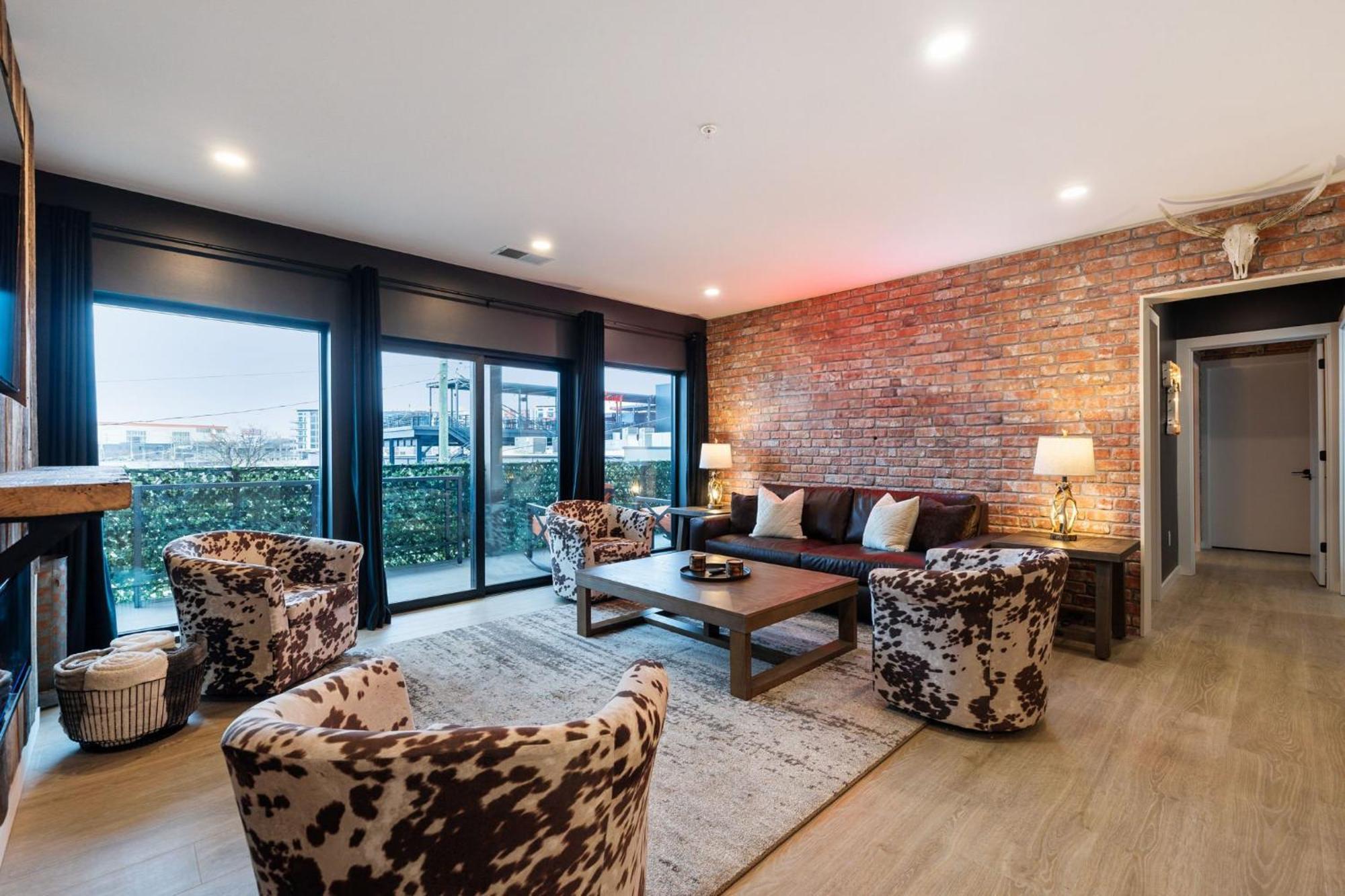 The Wallen Downtown Walk To Broadway, Parking, Heated Pool, Gym * Nashville