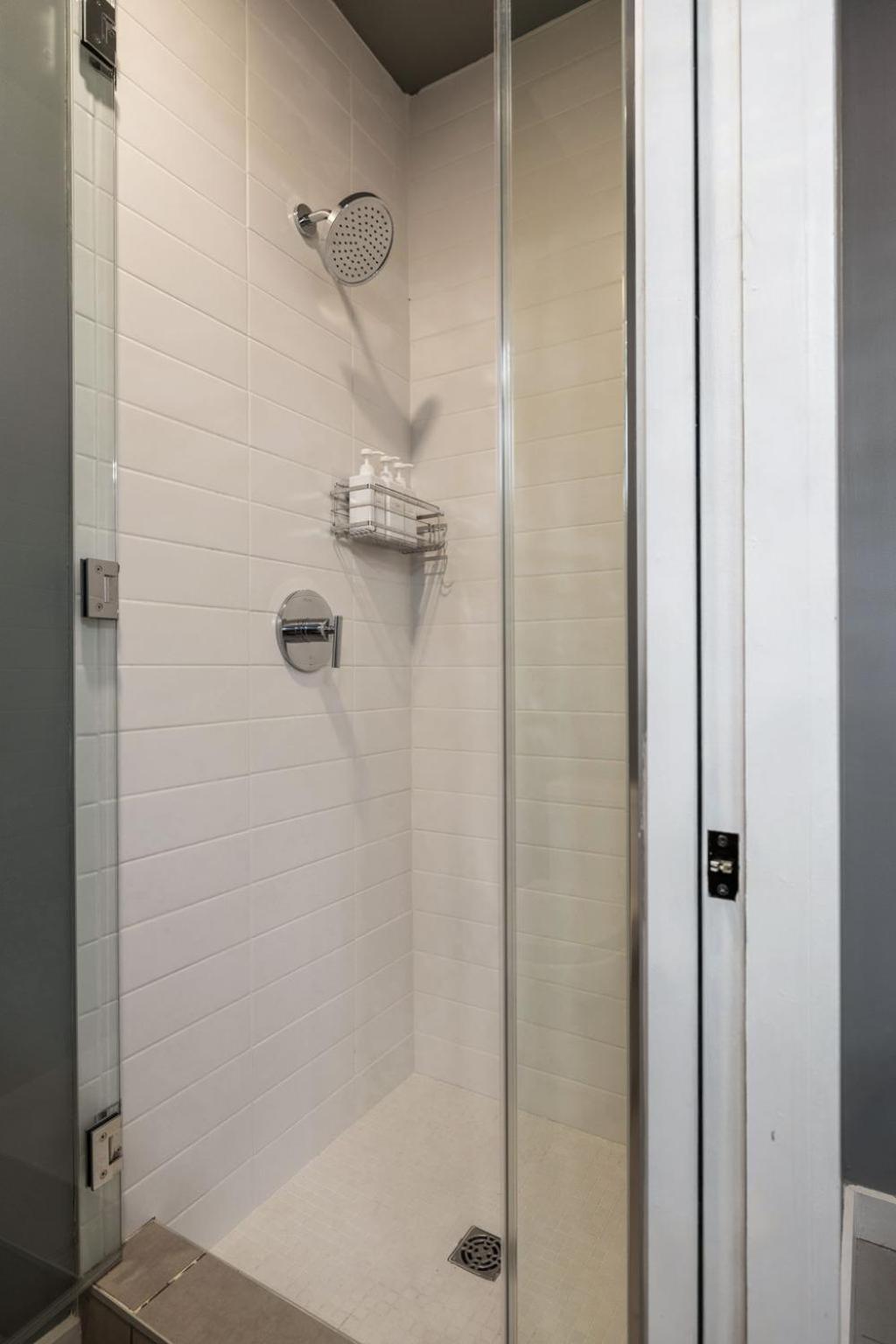 Apartment Diamonds Are Forever Bridal In Downtown Nash Walk To Broadway, Heated Pool, Gym, Parking *