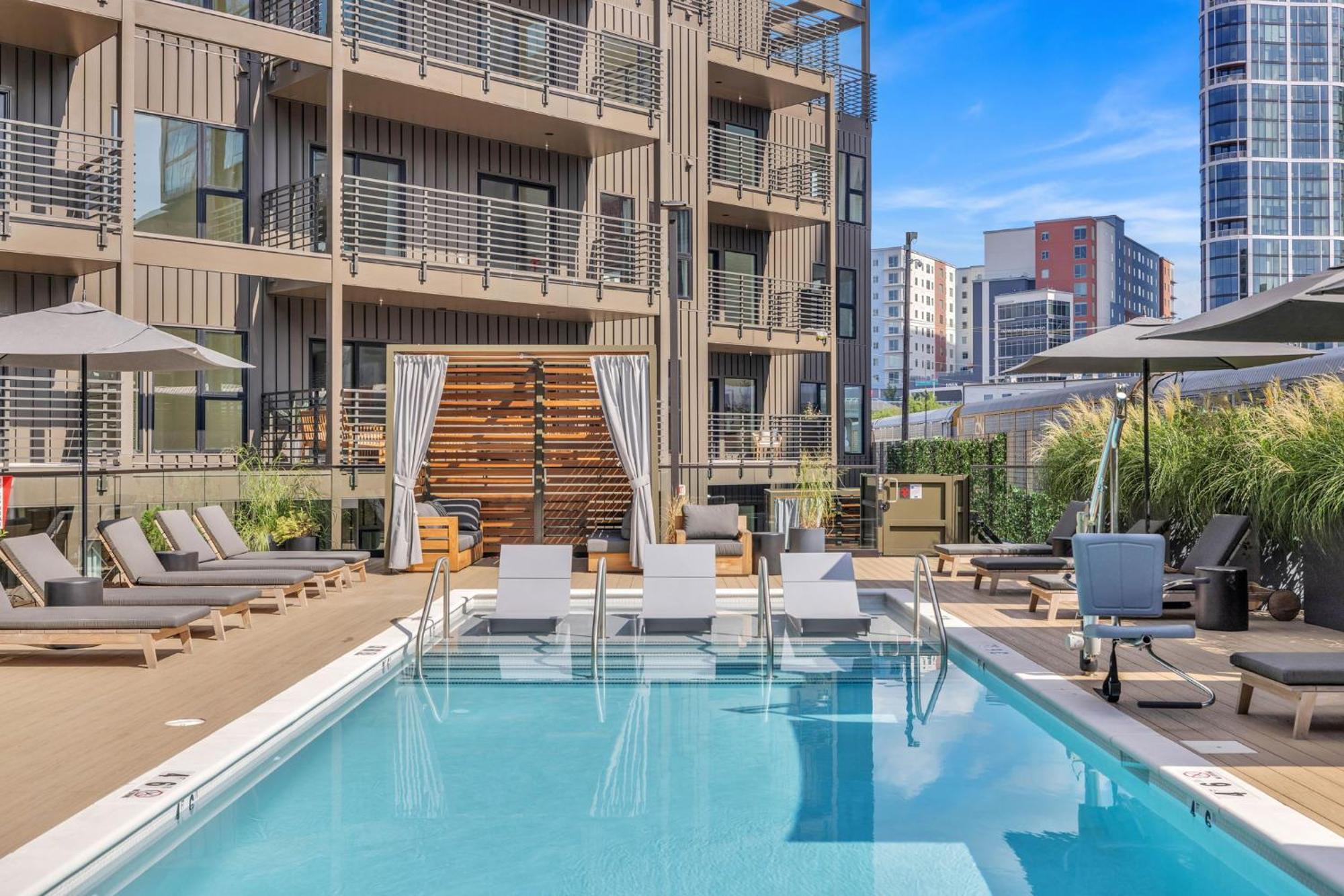 The Wallen Downtown Walk To Broadway, Parking, Heated Pool, Gym * Nashville