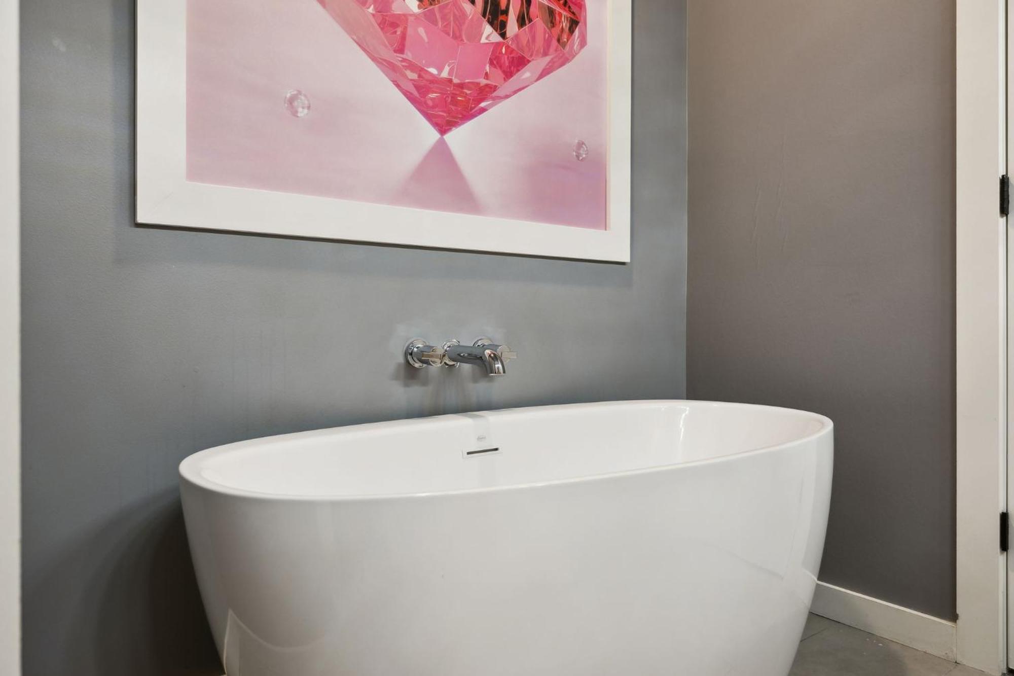 Diamonds Are Forever Bridal In Downtown Nash Walk To Broadway, Heated Pool, Gym, Parking Apartment Nashville