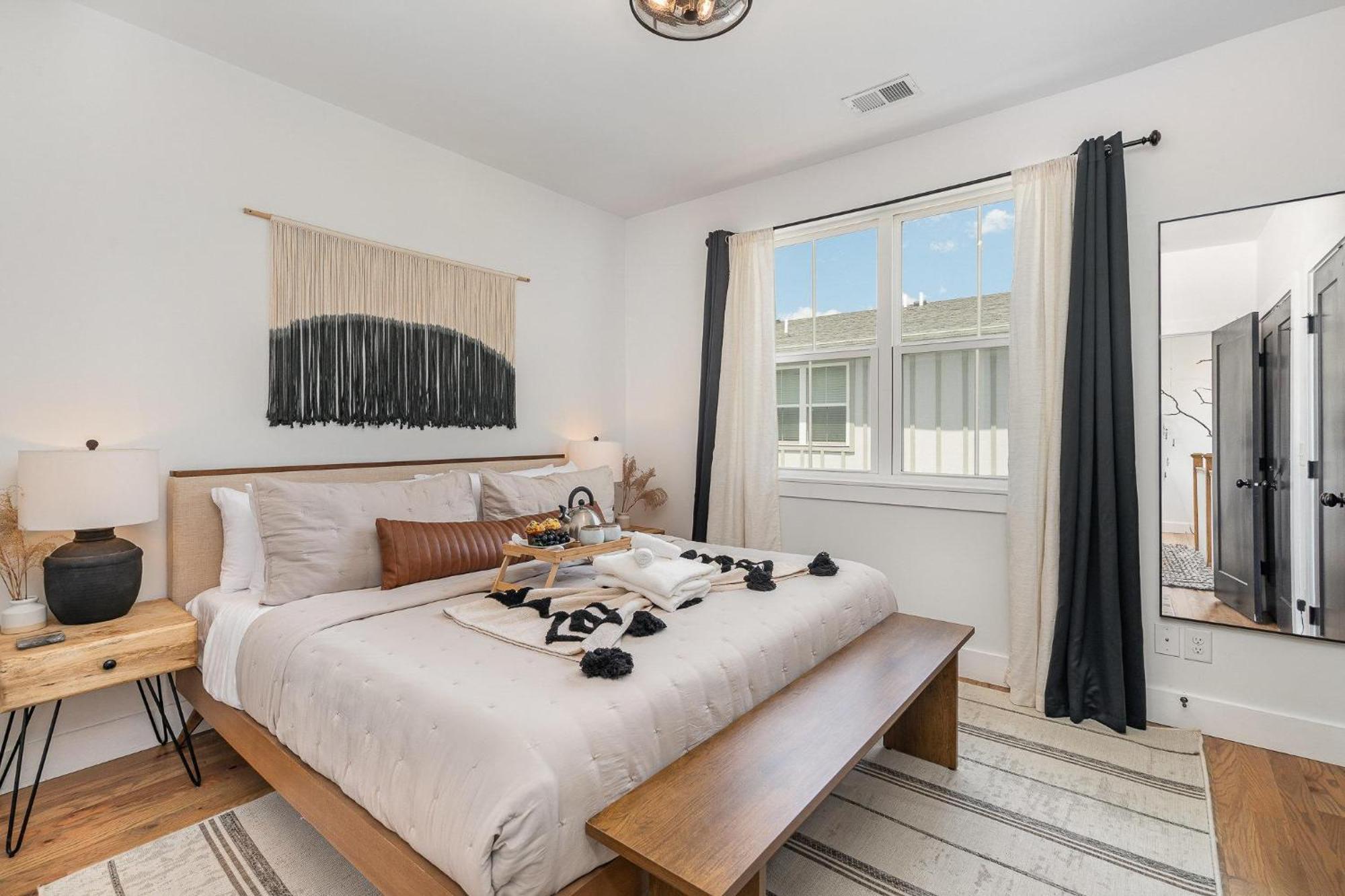 Stone Fox - In The Nations - Mins To Broadway * Nashville