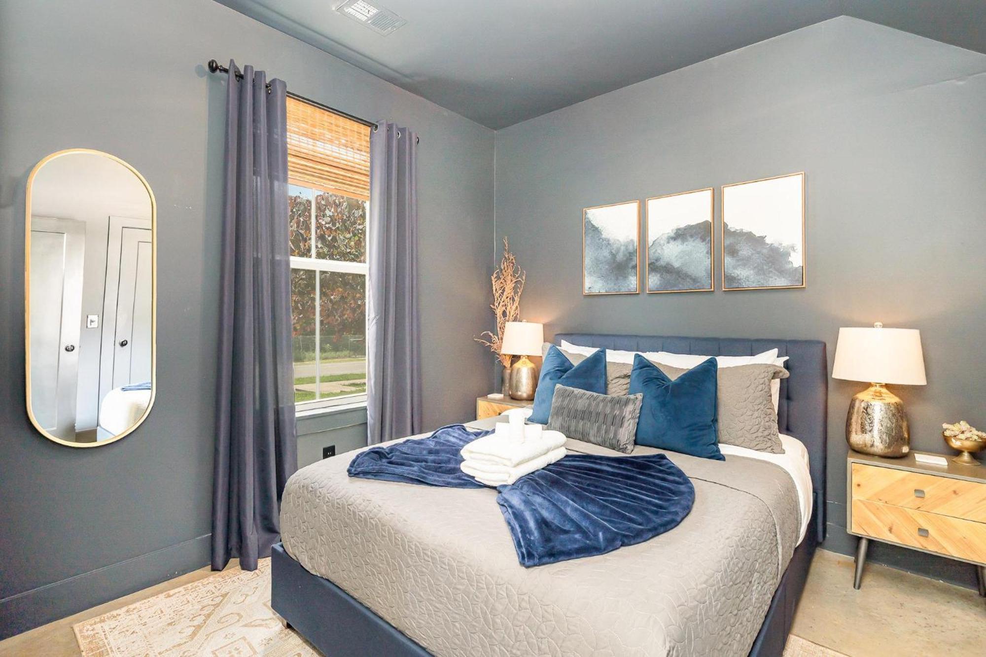 Stone Fox - In The Nations - Mins To Broadway Nashville