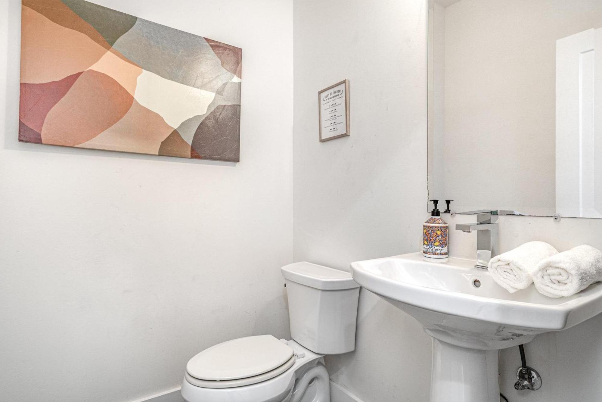 Riff & Rest - 2 Stylish Homes - Mins To Germantown