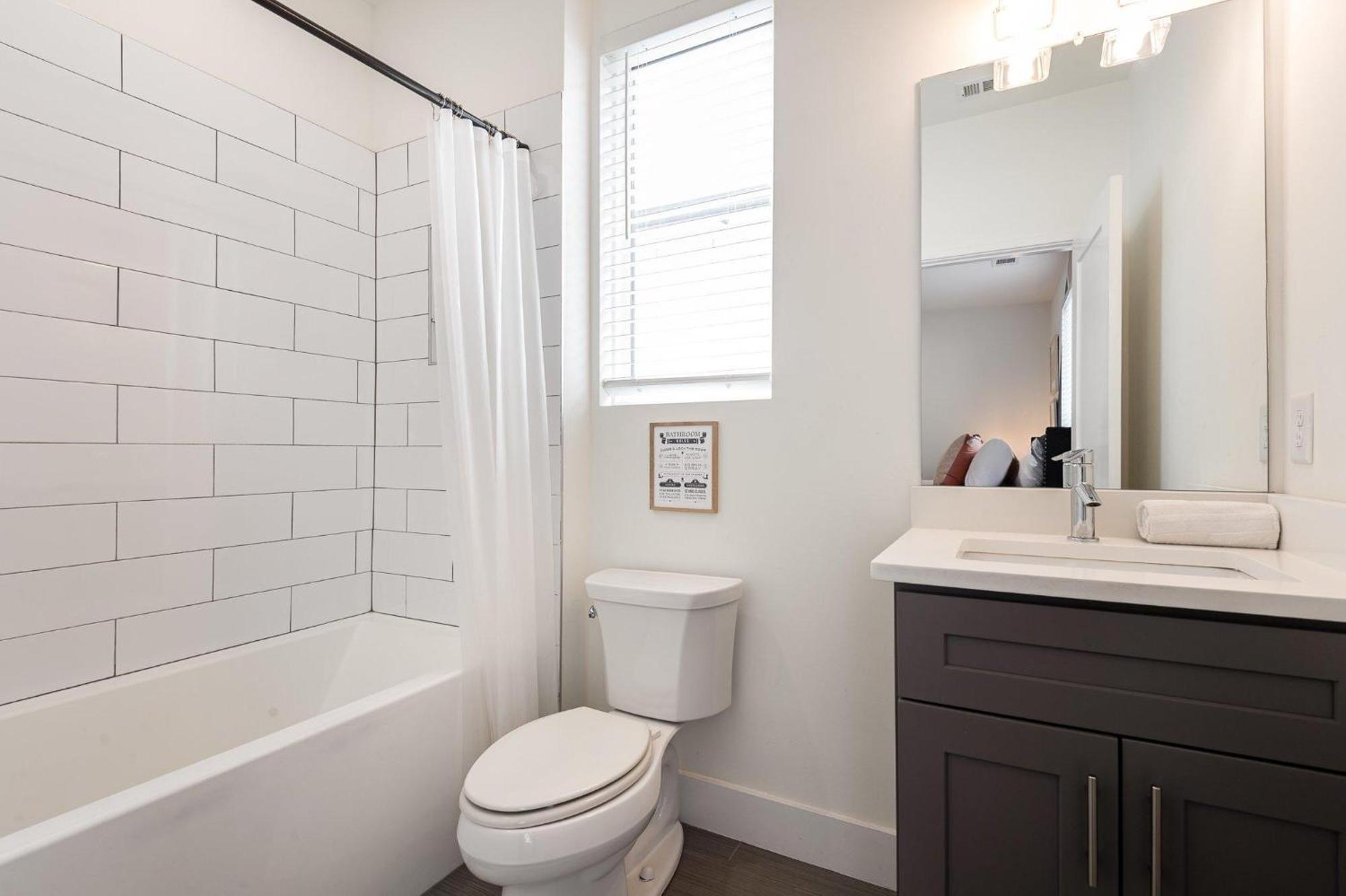 Riff & Rest - 2 Stylish Homes - Mins To Germantown *