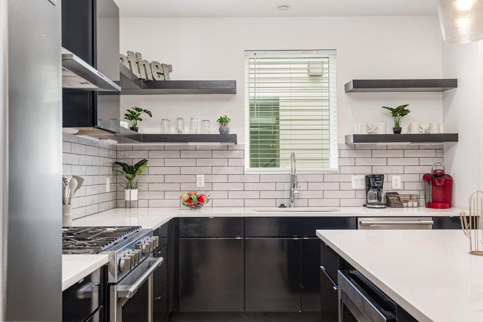 Riff & Rest - 2 Stylish Homes - Mins To Germantown *