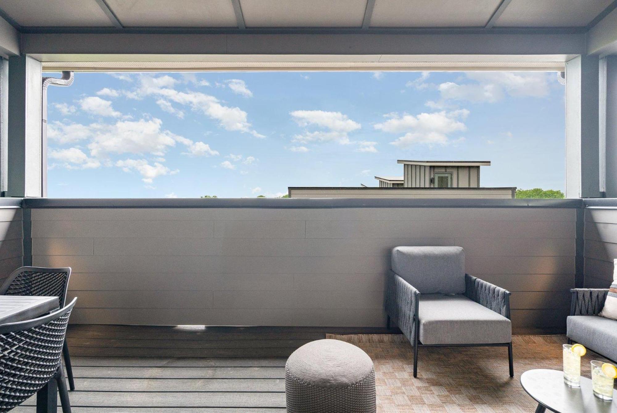 Trillium-3 Unit Combo-private Decks-near Broadway