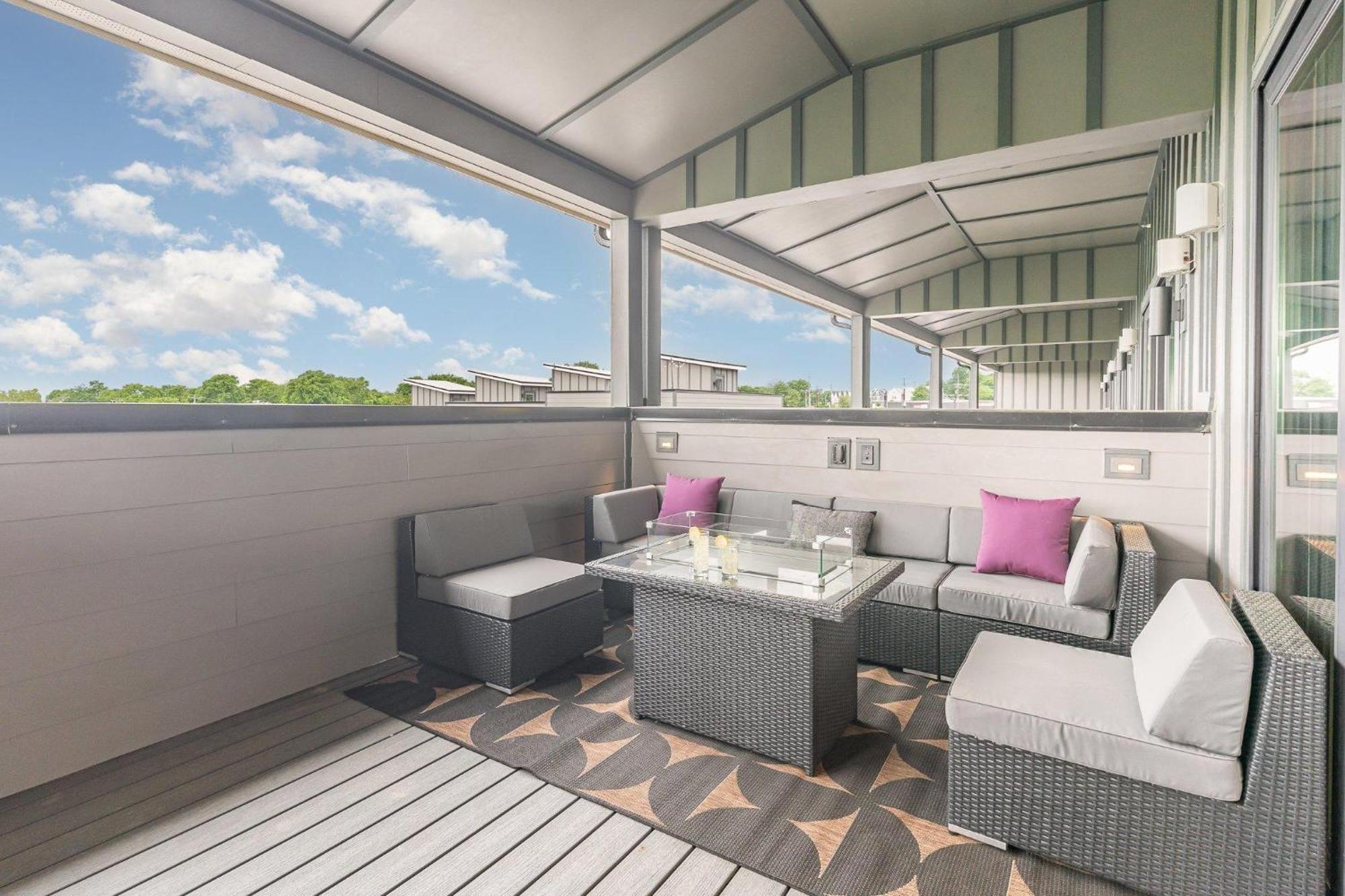 Holiday home Bootleg Parlor-private Deck-fire Pit-near Broadway