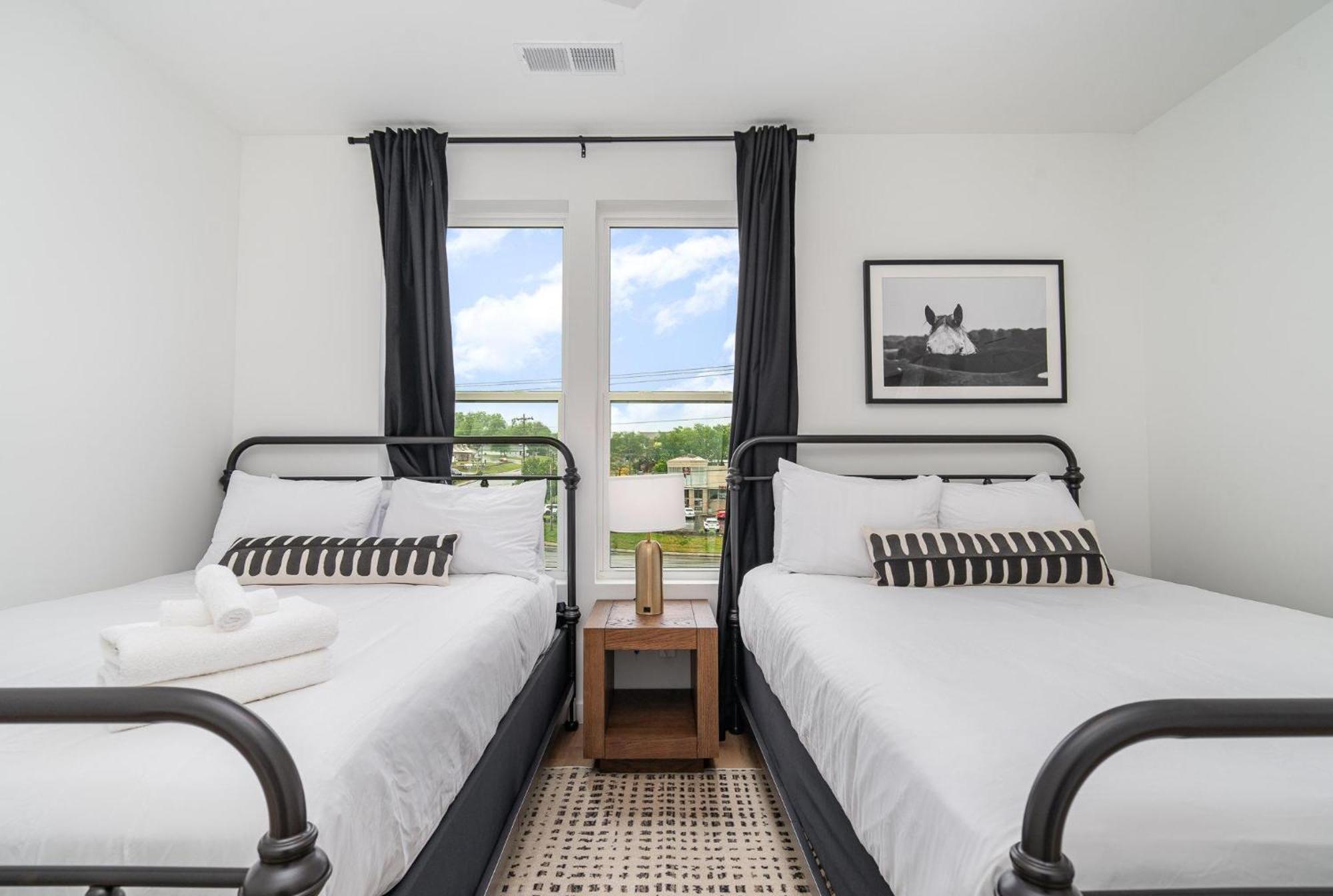 Quadra-4 Unit Combo-rooftop Decks-mins To Broadway Nashville