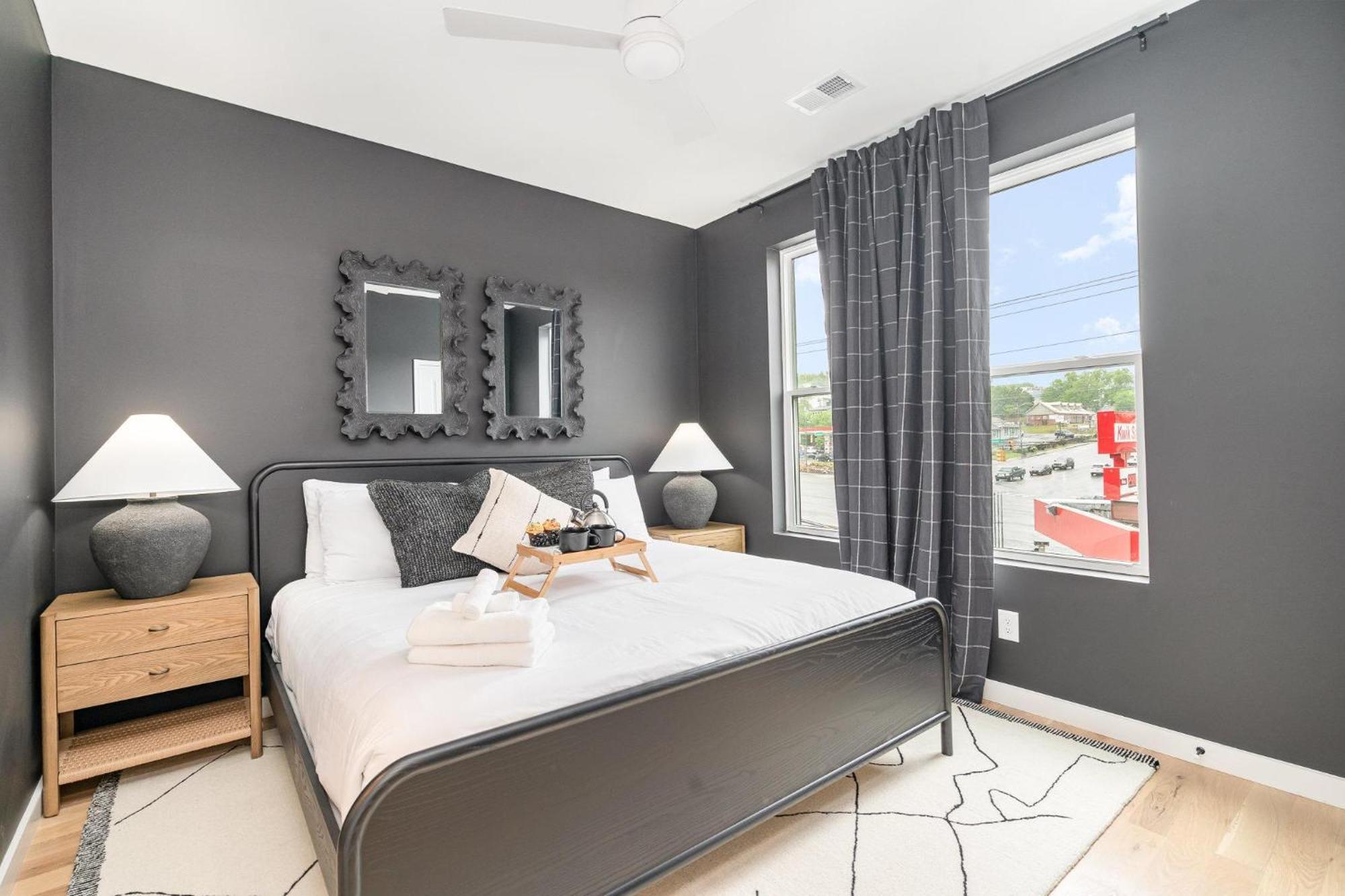 Quadra-4 Unit Combo-rooftop Decks-mins To Broadway *