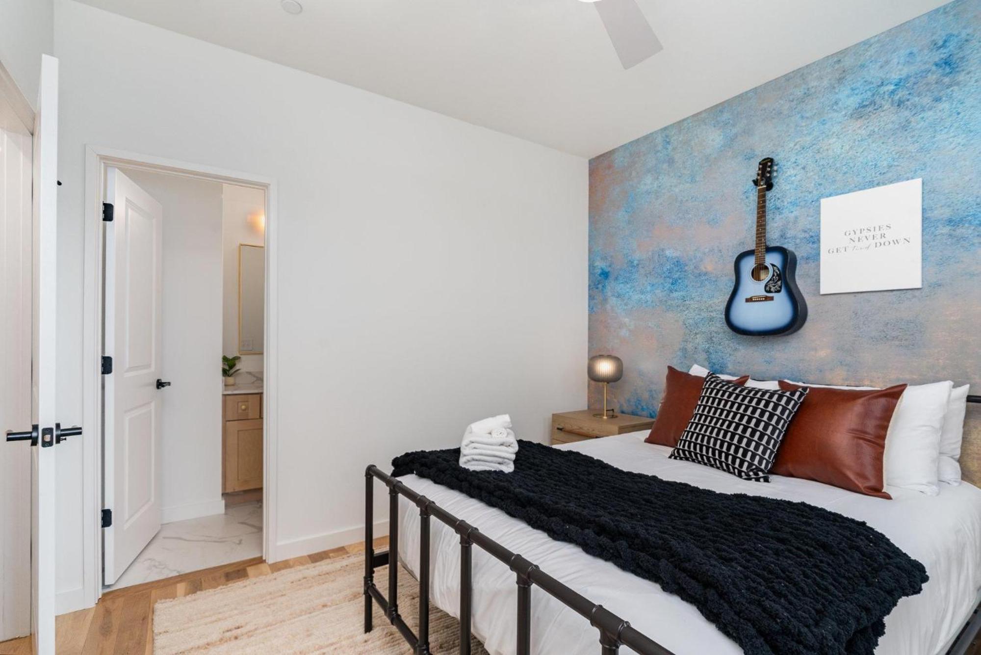 Quadra-4 Unit Combo-rooftop Decks-mins To Broadway Nashville