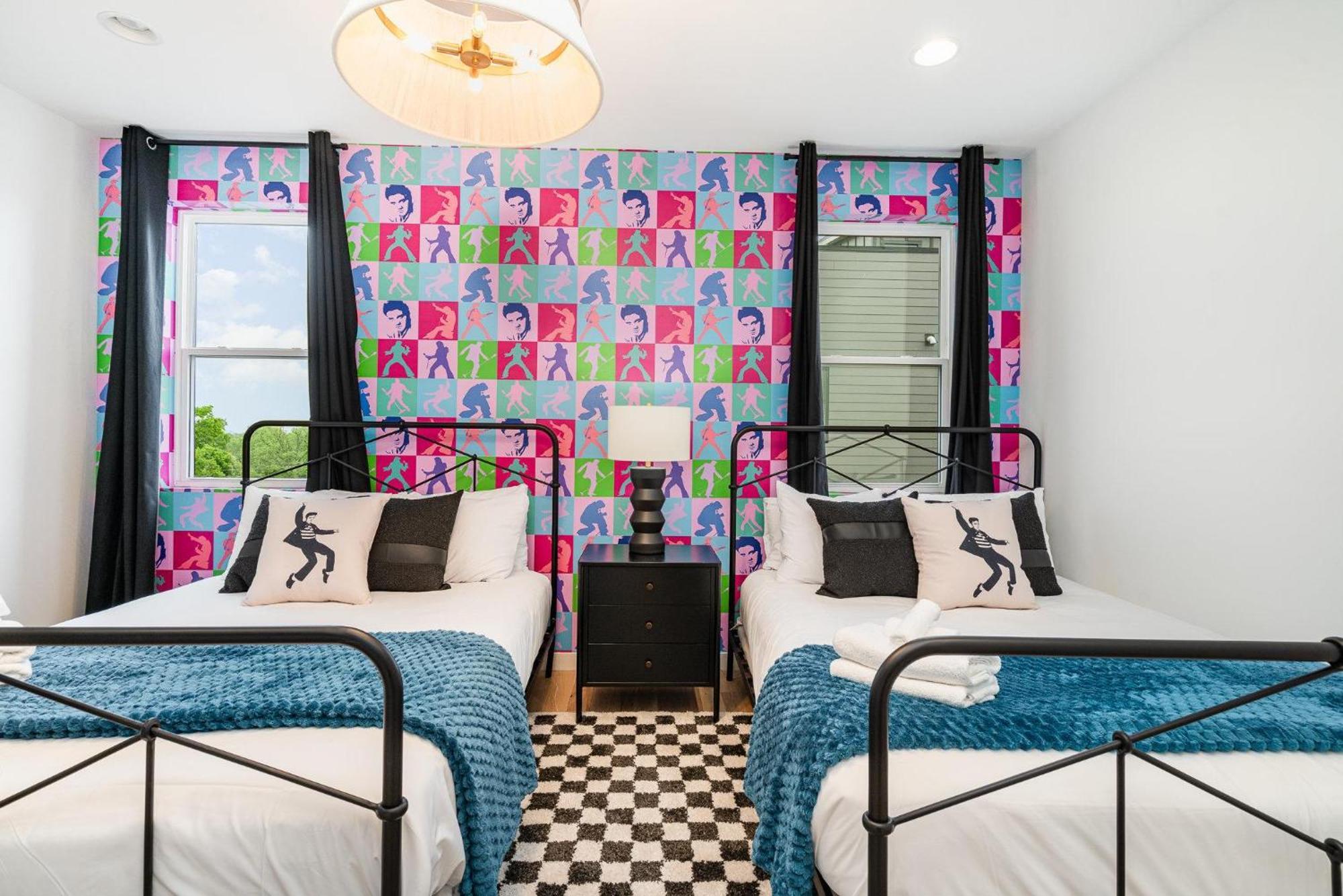 Quadra-4 Unit Combo-rooftop Decks-mins To Broadway *