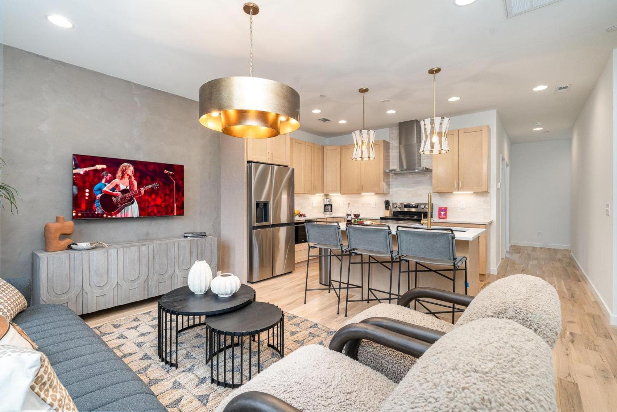 Quadra-4 Unit Combo-rooftop Decks-mins To Broadway Holiday home *