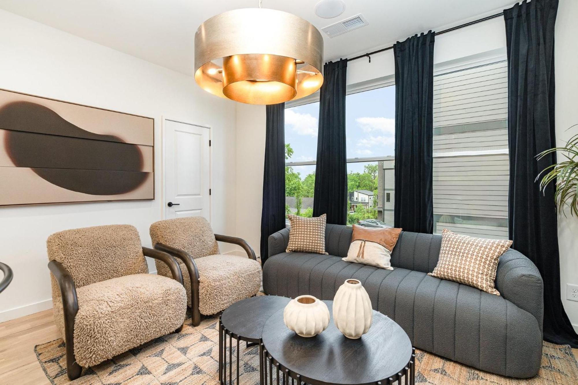 Holiday home Quadra-4 Unit Combo-rooftop Decks-mins To Broadway *