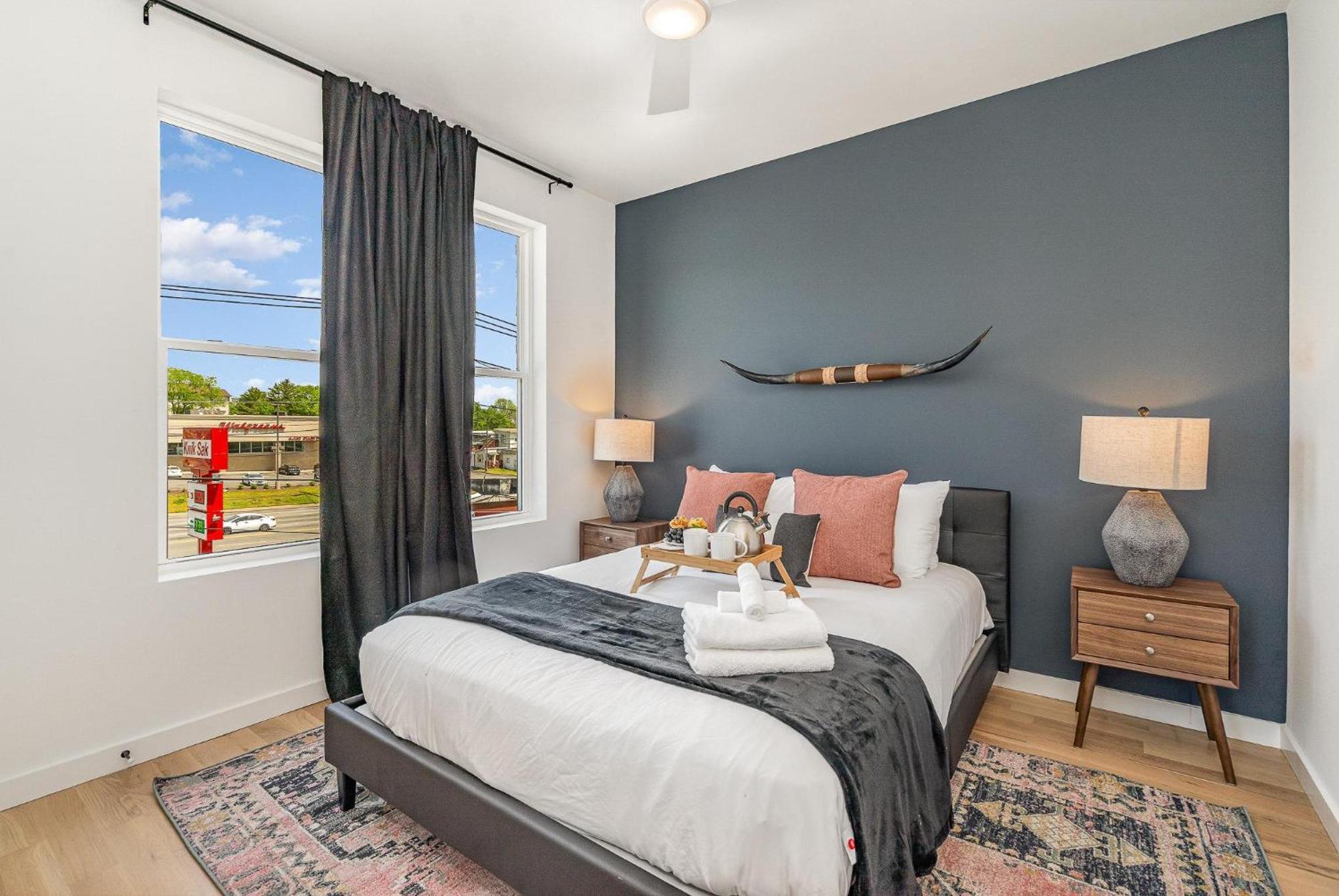 Quadra-4 Unit Combo-rooftop Decks-mins To Broadway Holiday home Nashville
