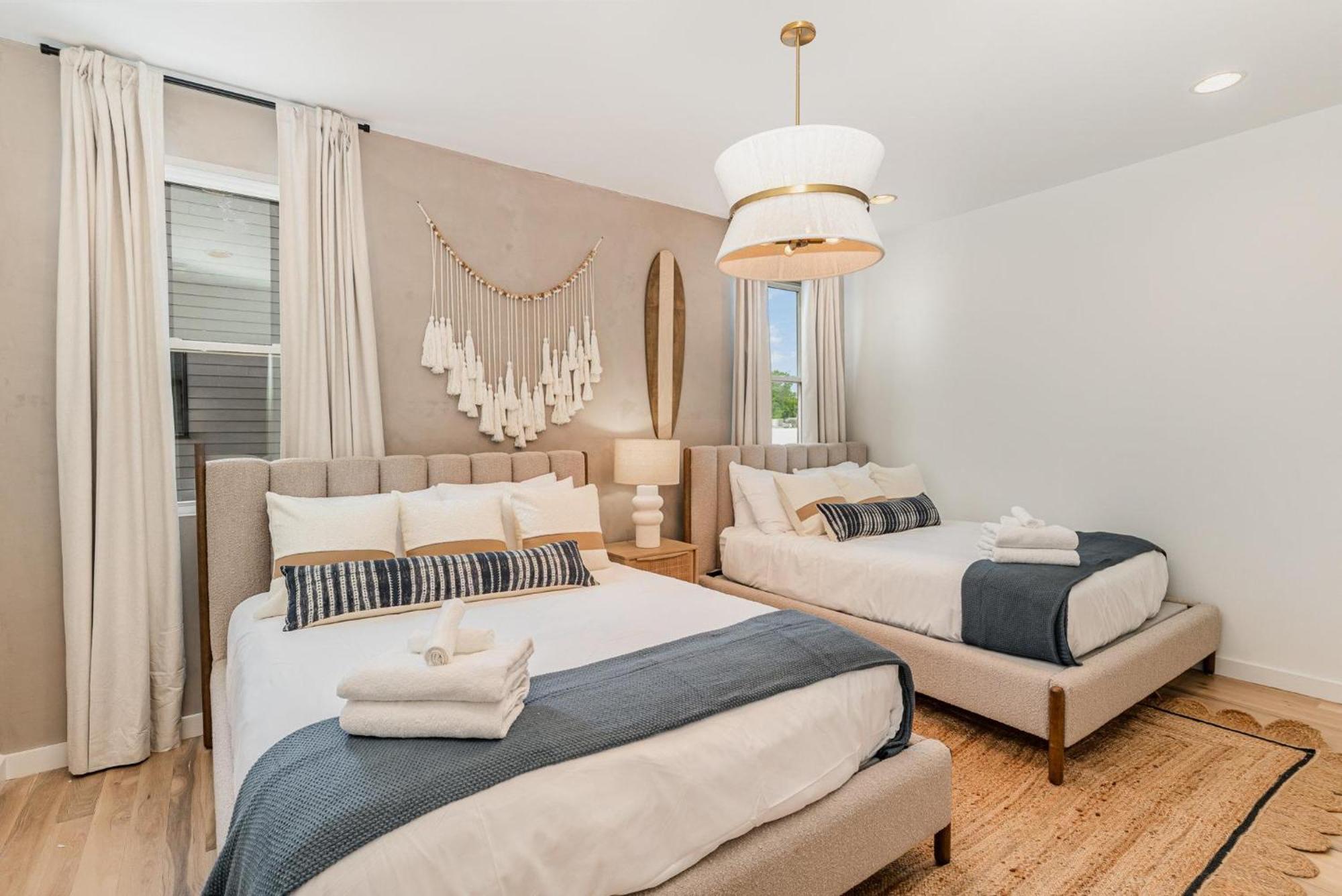 Quadra-4 Unit Combo-rooftop Decks-mins To Broadway Holiday home *