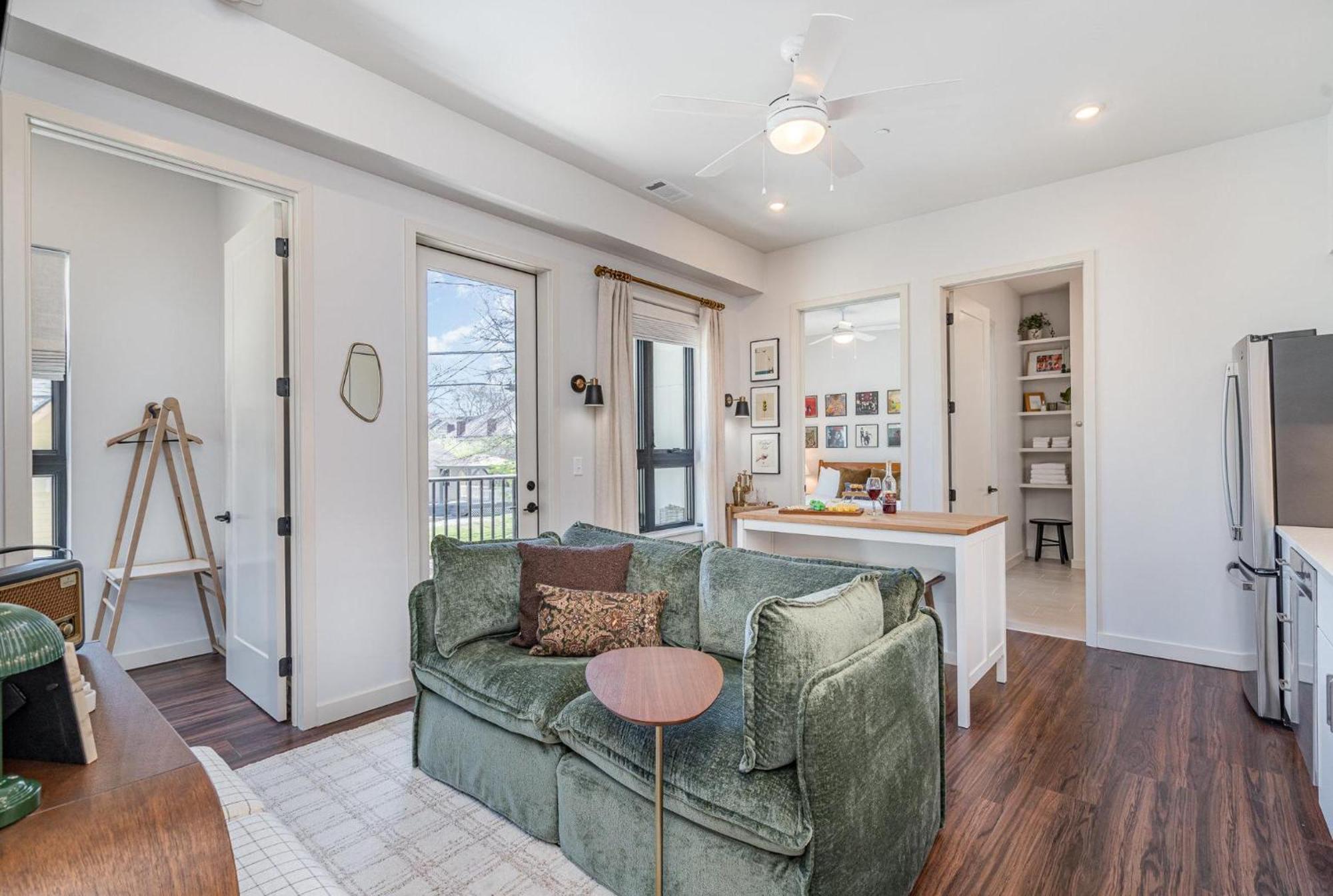 Acoustic Anthem-2 Units-pool & Gym-in Music Row *