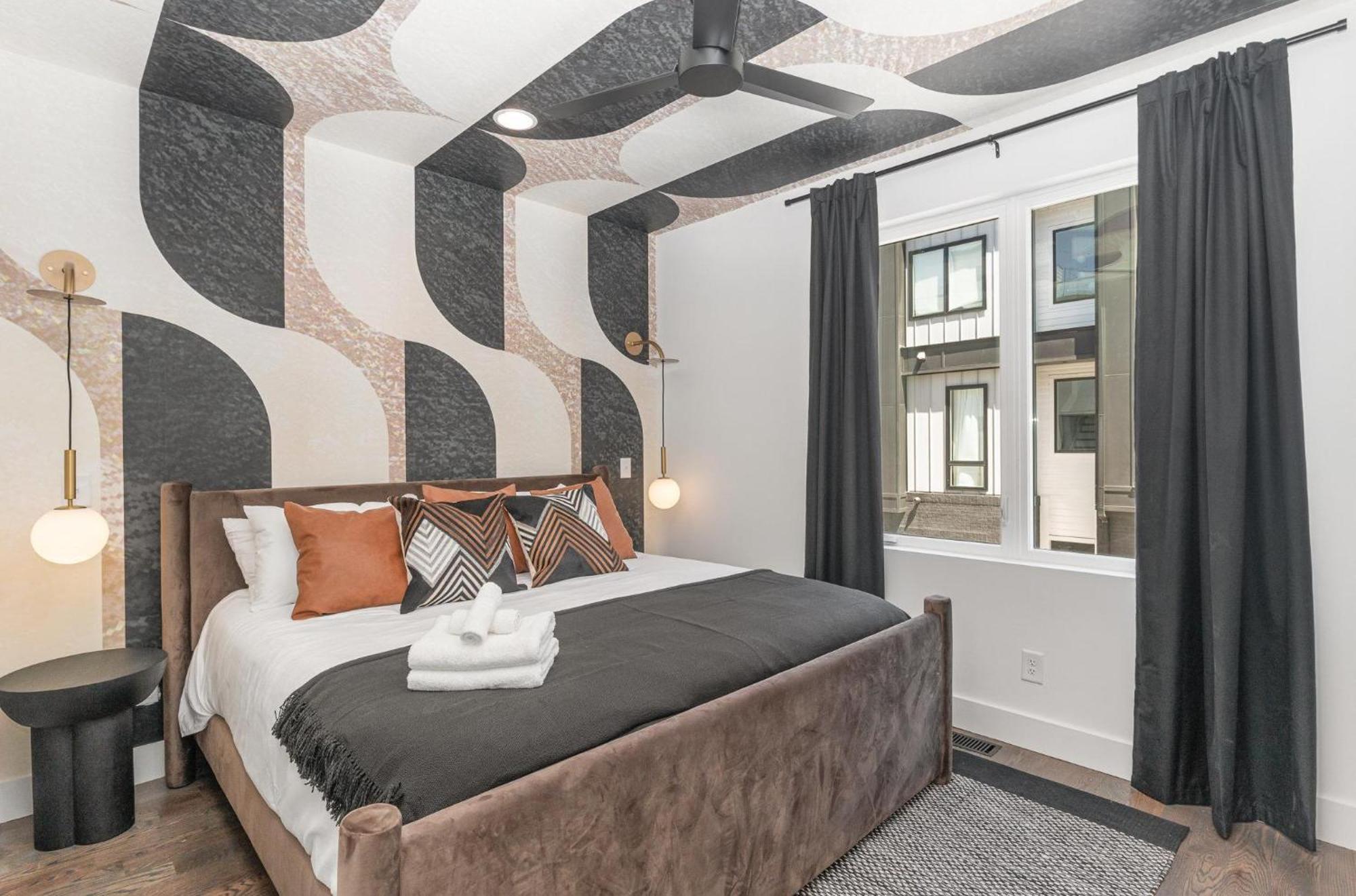 Rhythm Row - Rooftop Hot Tubs - Mins To Broadway Holiday home Nashville
