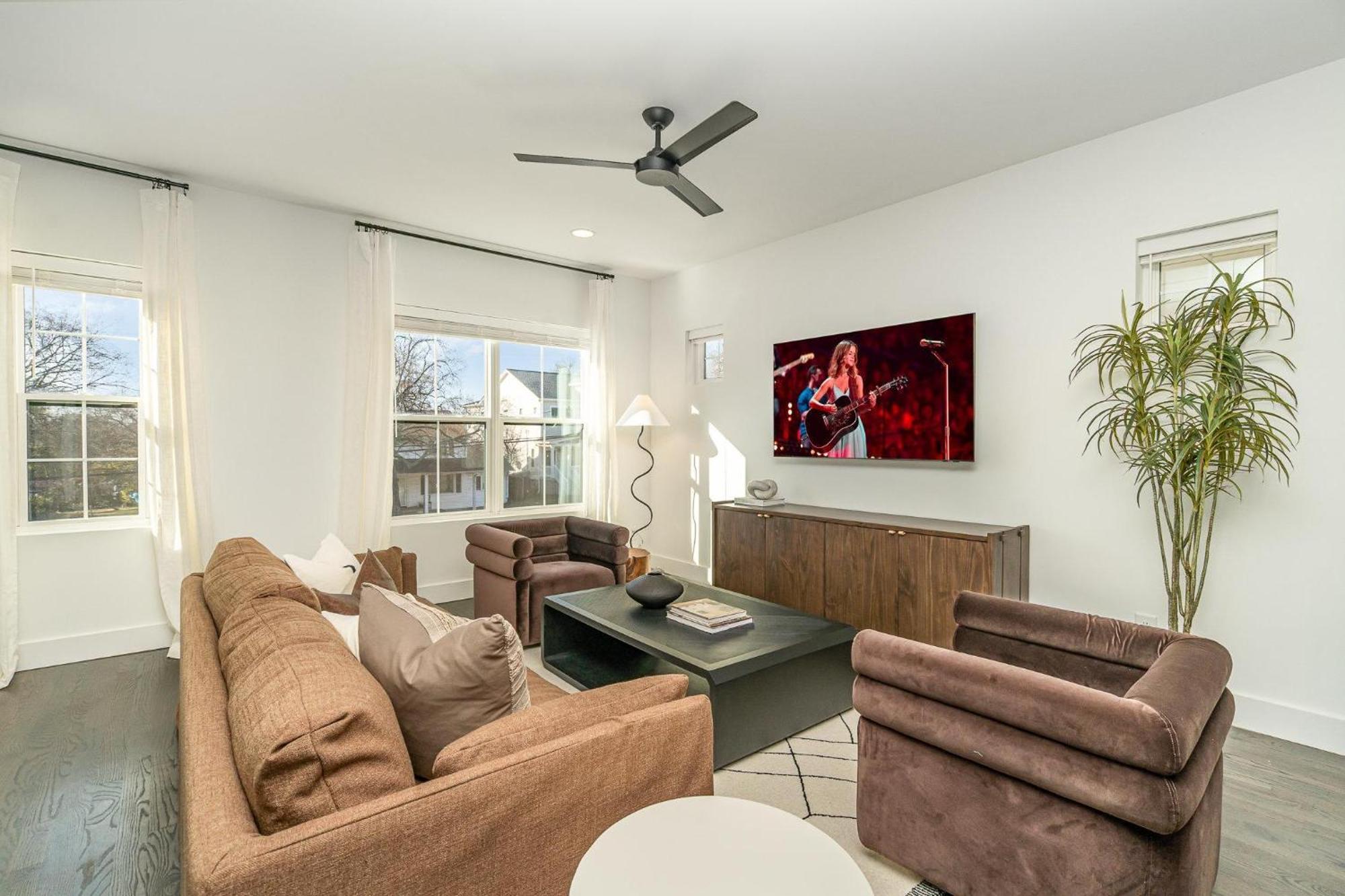 Sunspire-private Deck-in East Nashville