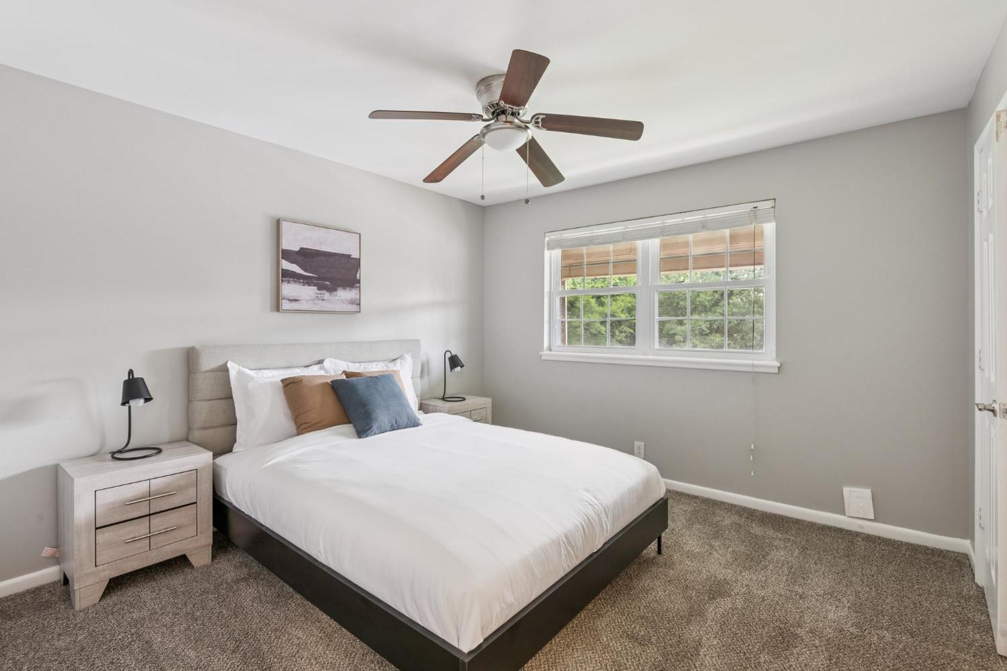 Jamestown D10 I Comfy 2 Bed 1 Bath Apartment *