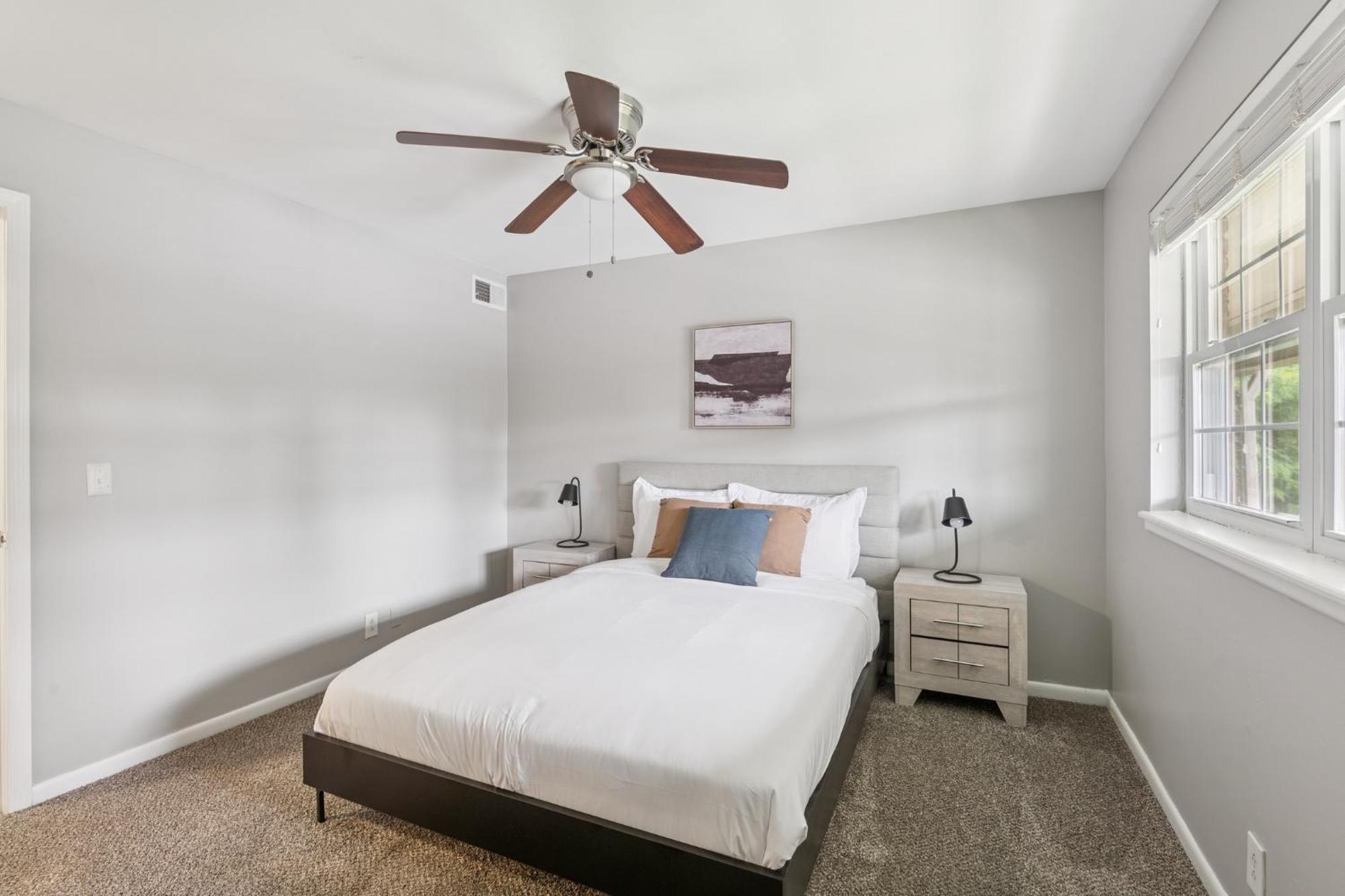 Jamestown D10 I Comfy 2 Bed 1 Bath Apartment *