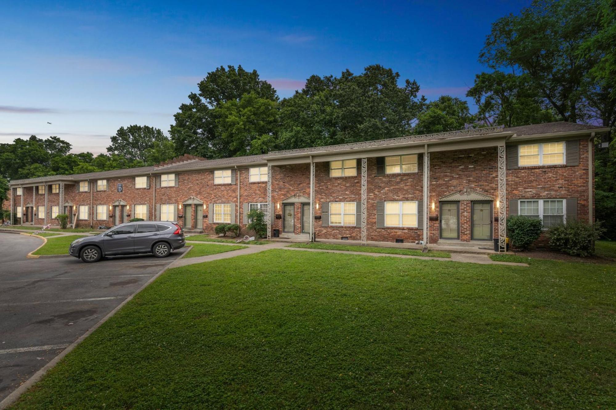 Jamestown D10 I Comfy 2 Bed 1 Bath * Nashville