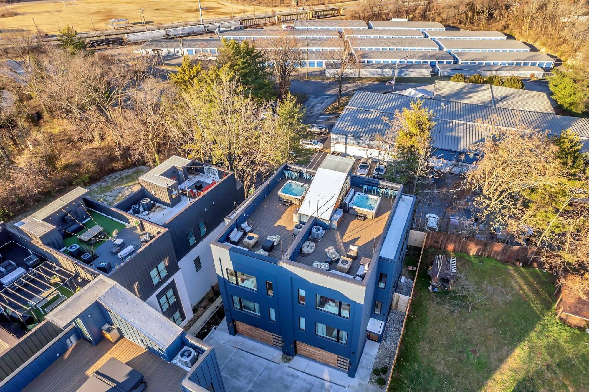 Holiday home 4 Rooftop Decks 4 Hot Tubs Game & Sauna *