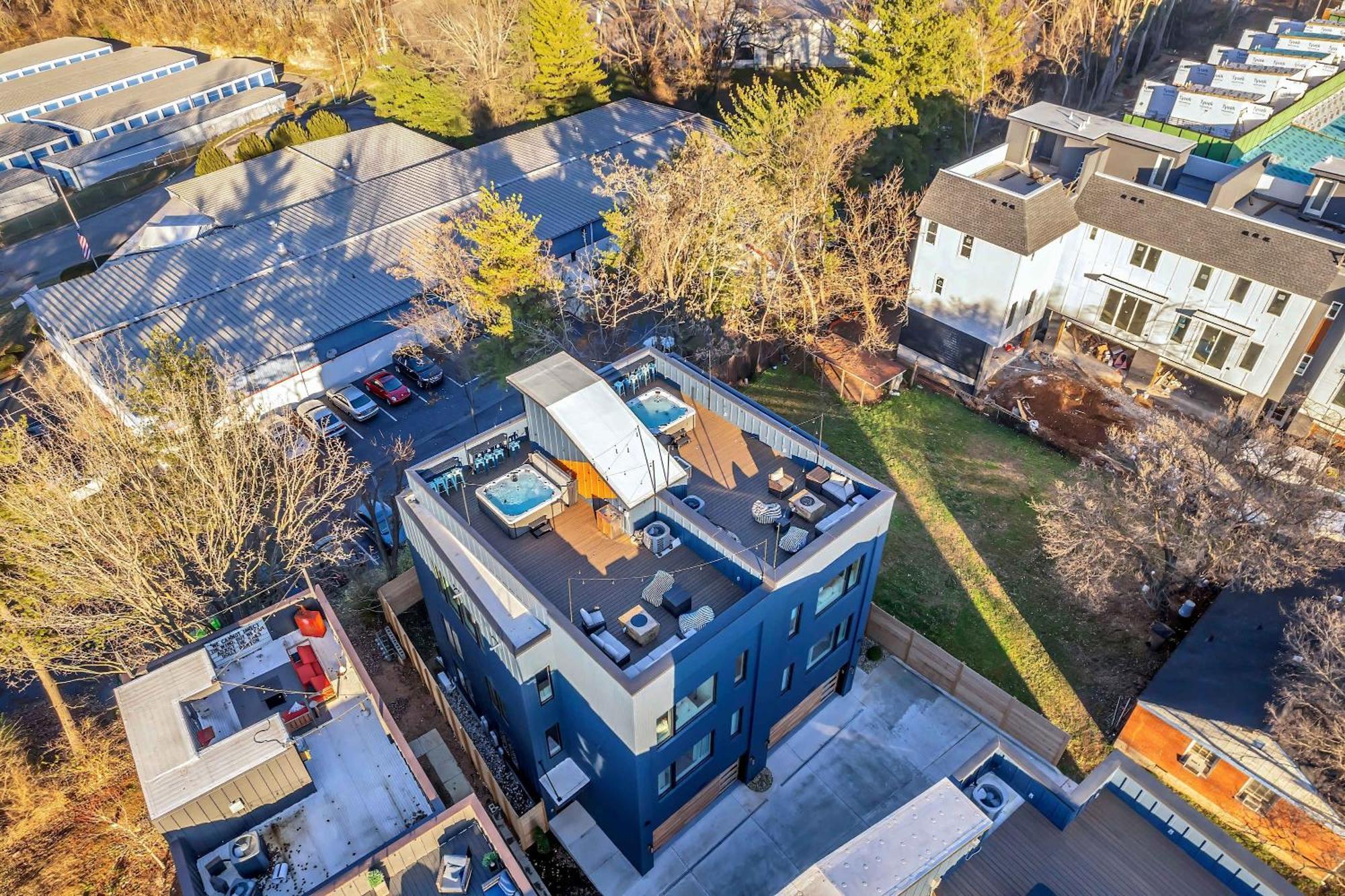 4 Rooftop Decks 4 Hot Tubs Game & Sauna * Nashville