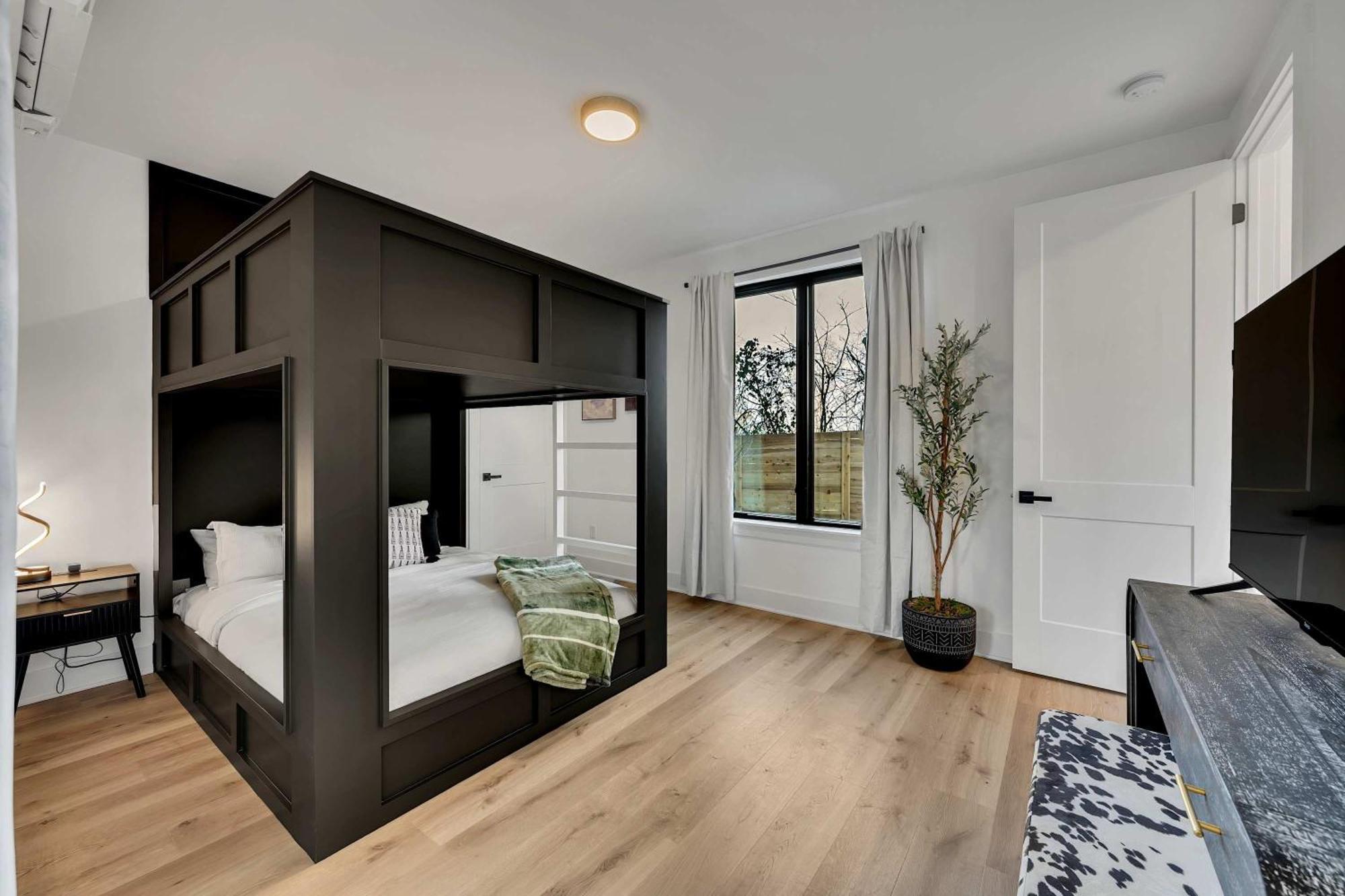 4 Rooftop Decks 4 Hot Tubs Game & Sauna *