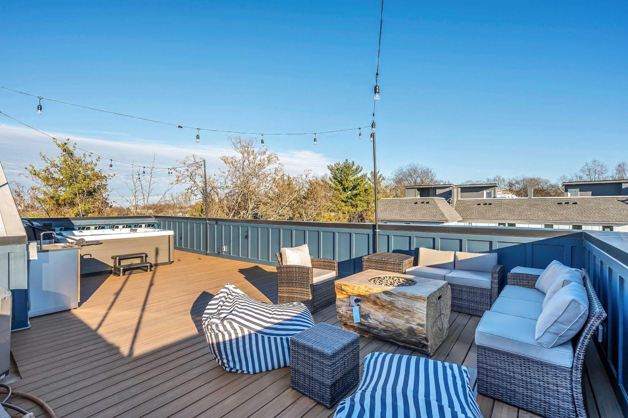 4 Rooftop Decks 4 Hot Tubs Game & Sauna *