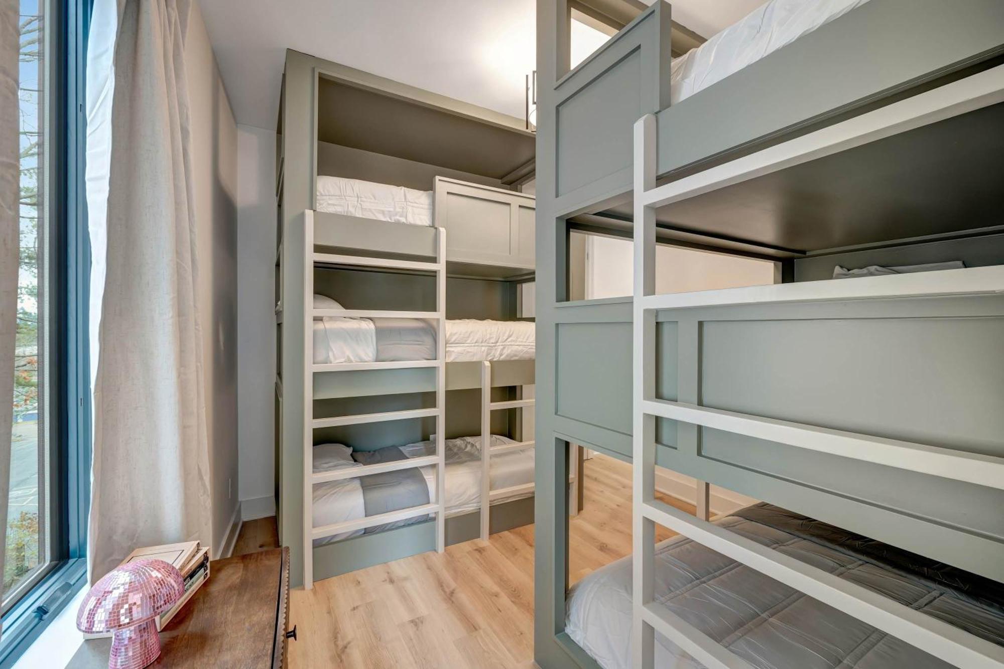 4 Rooftop Decks 4 Hot Tubs Game & Sauna Holiday home *