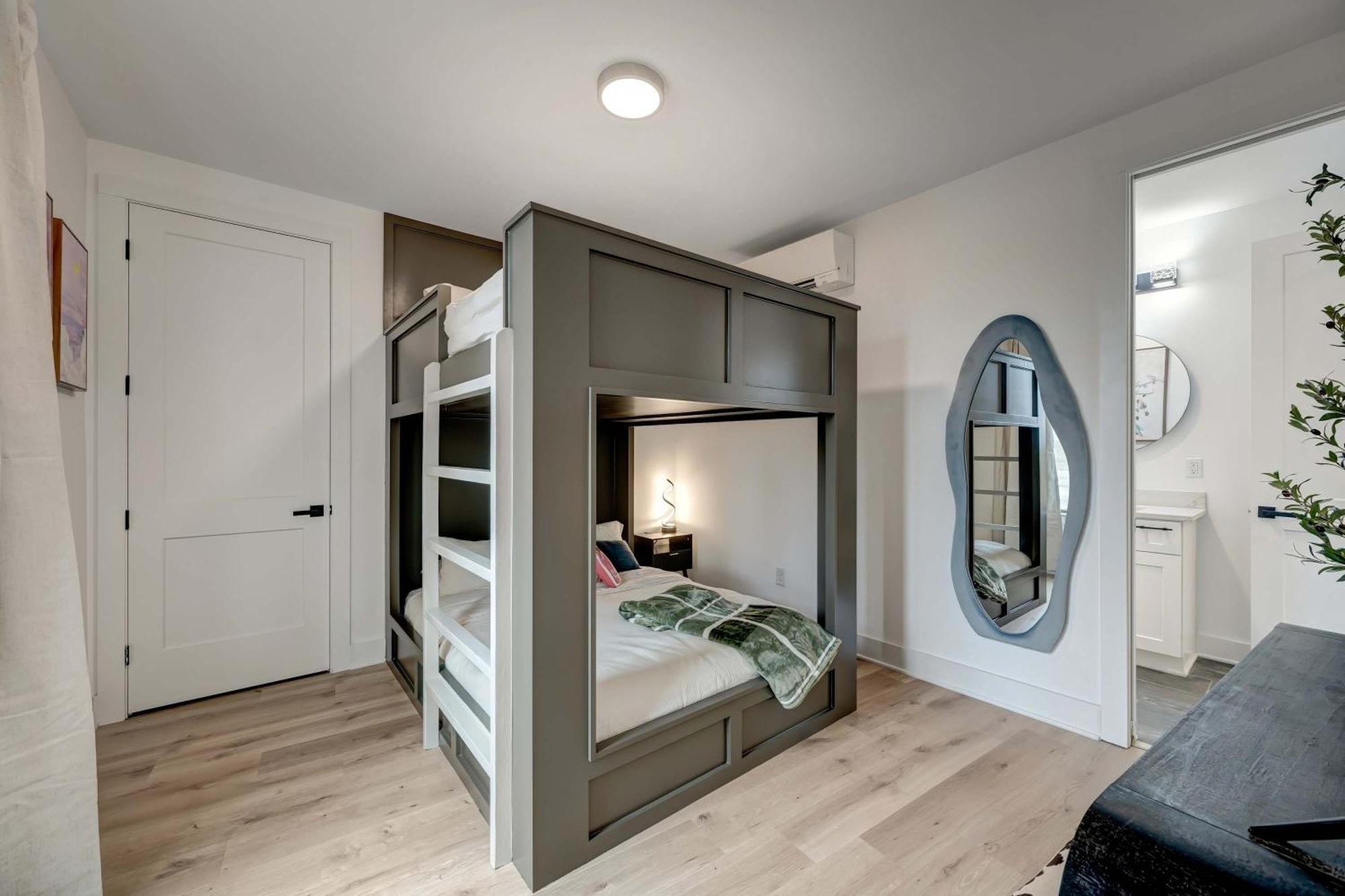 4 Rooftop Decks 4 Hot Tubs Game & Sauna Nashville