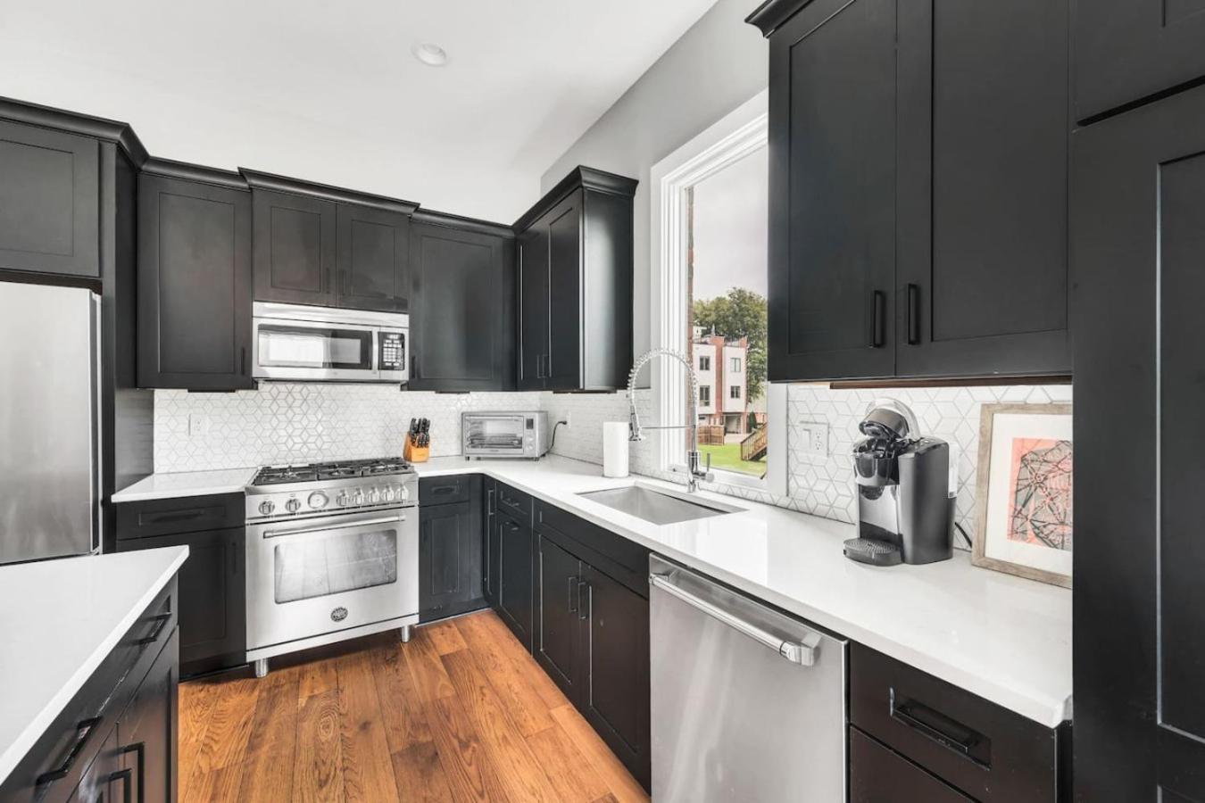 Luxury And Spacious Home With Private Garage And Fire Pit Holiday home