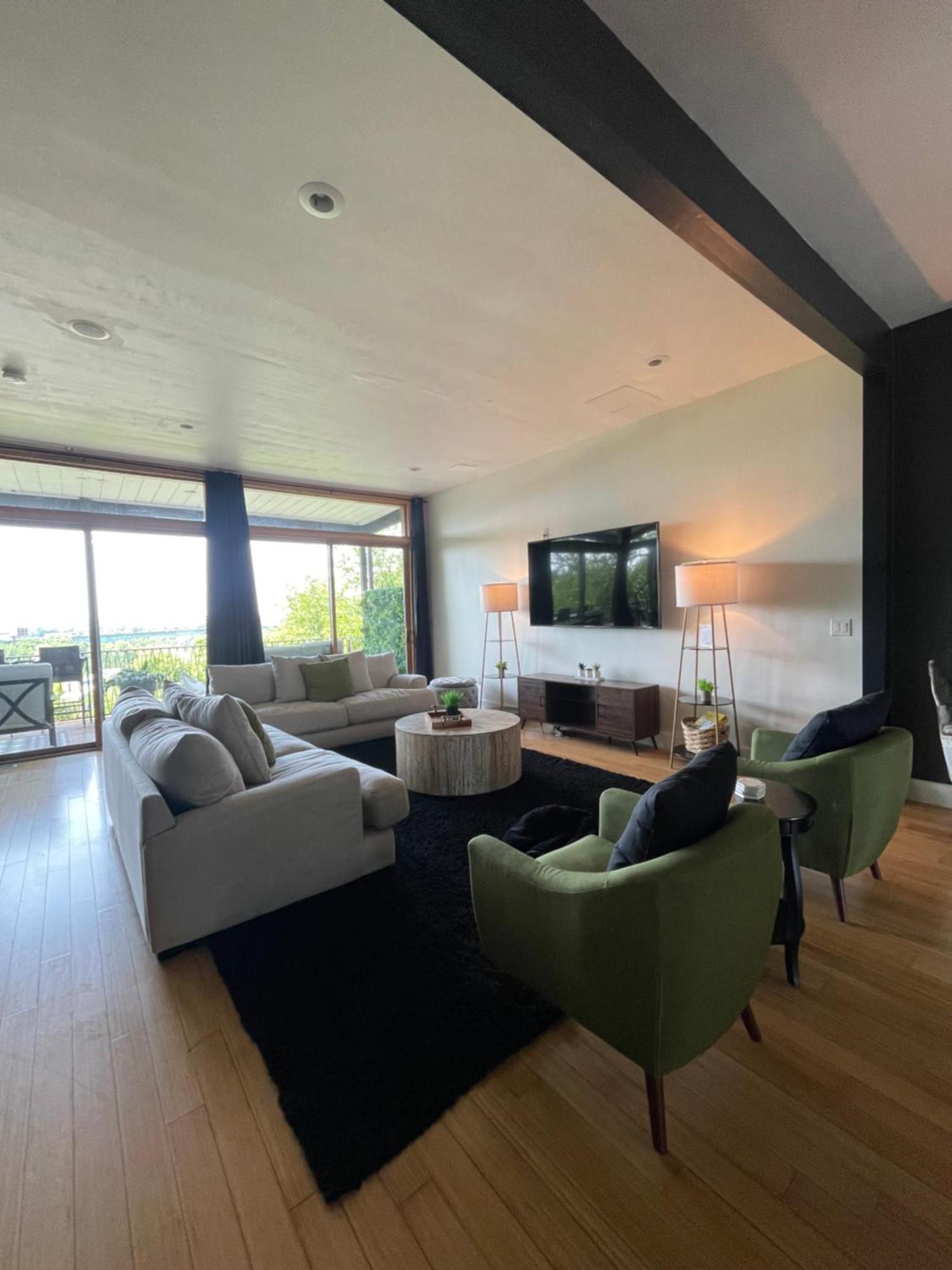 A Spacious With Amazing Views And Elevated Outdoor Spaces Holiday home *