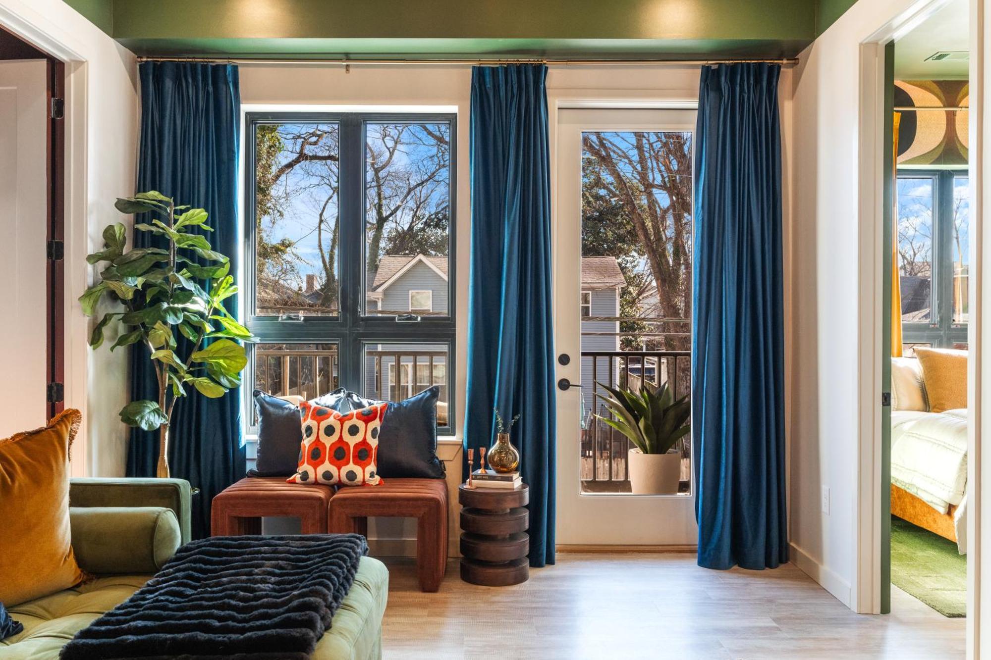 The Crescendo - On Music Row *