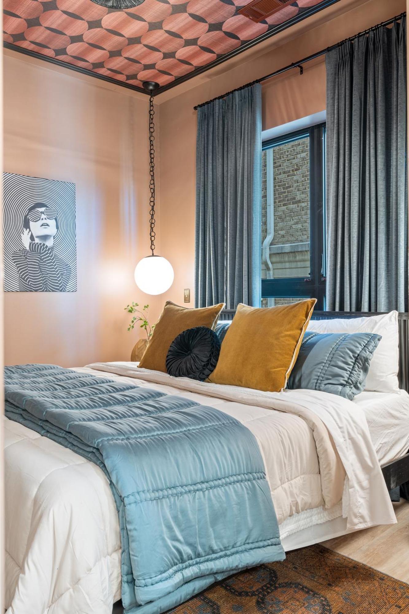 The Crescendo - On Music Row *