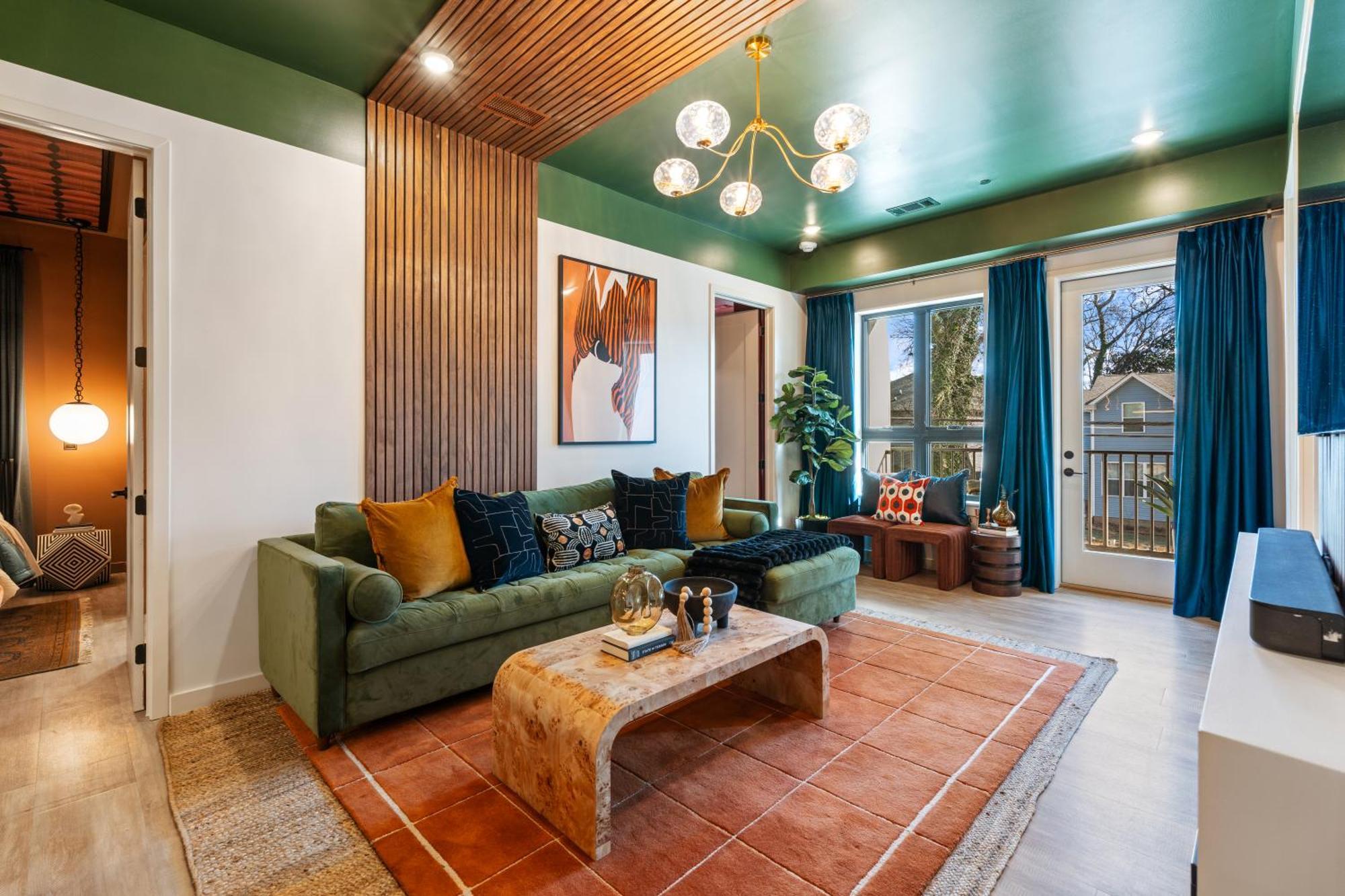 The Crescendo - On Music Row Nashville