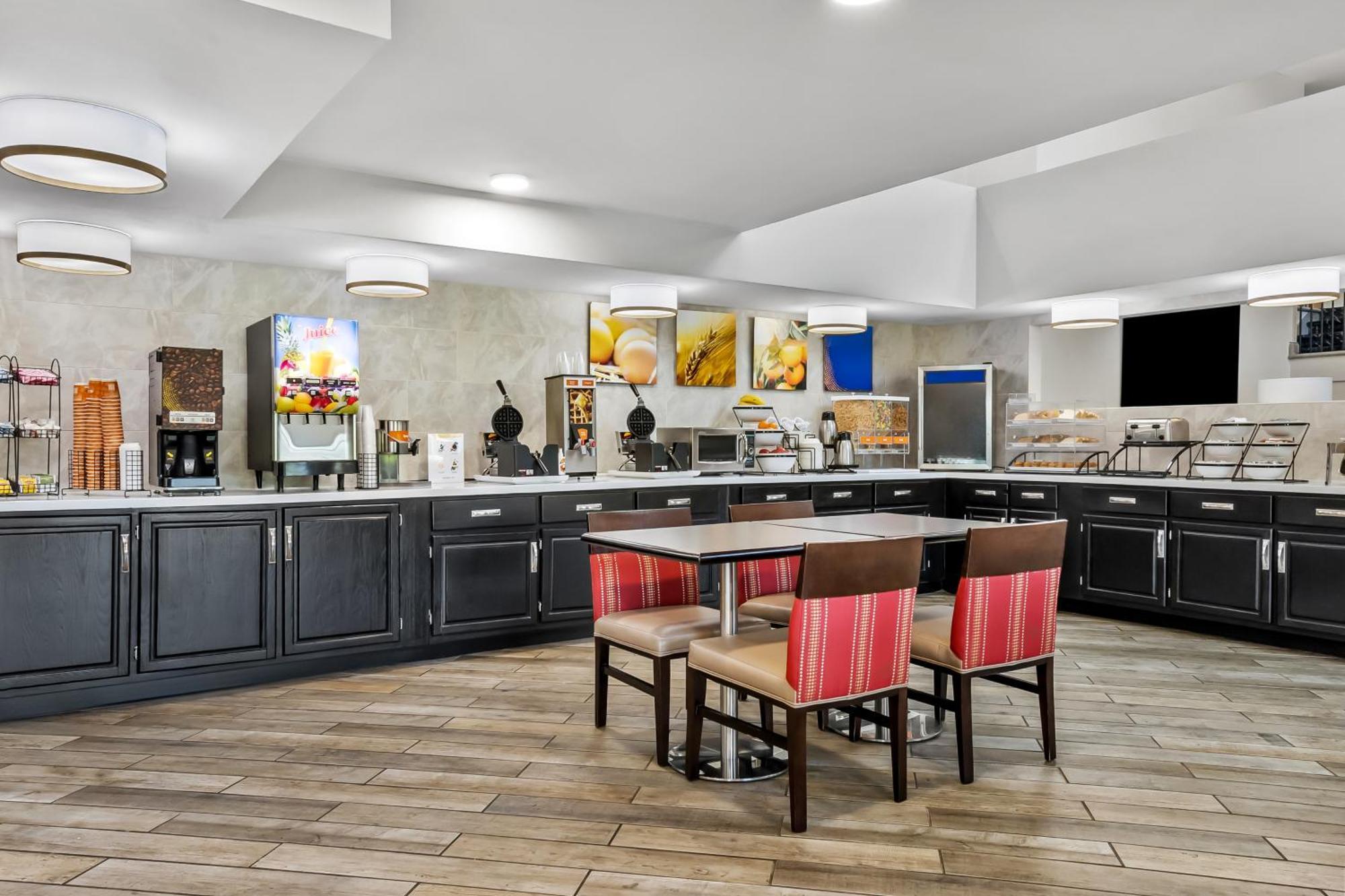 Comfort & Near Tanger Outlets I-24 Antioch Hotel