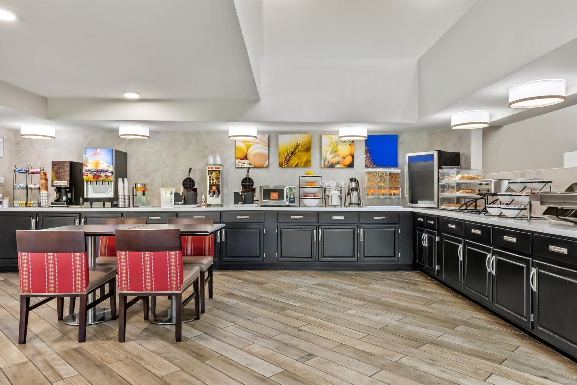 Comfort & Near Tanger Outlets I-24 Antioch Hotel 3*