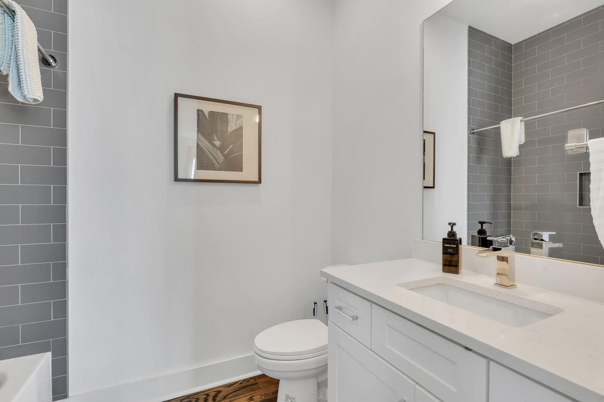 3 Lux Homes Huge Rooftop 2mi To Broadway Sleeps 36 Holiday home