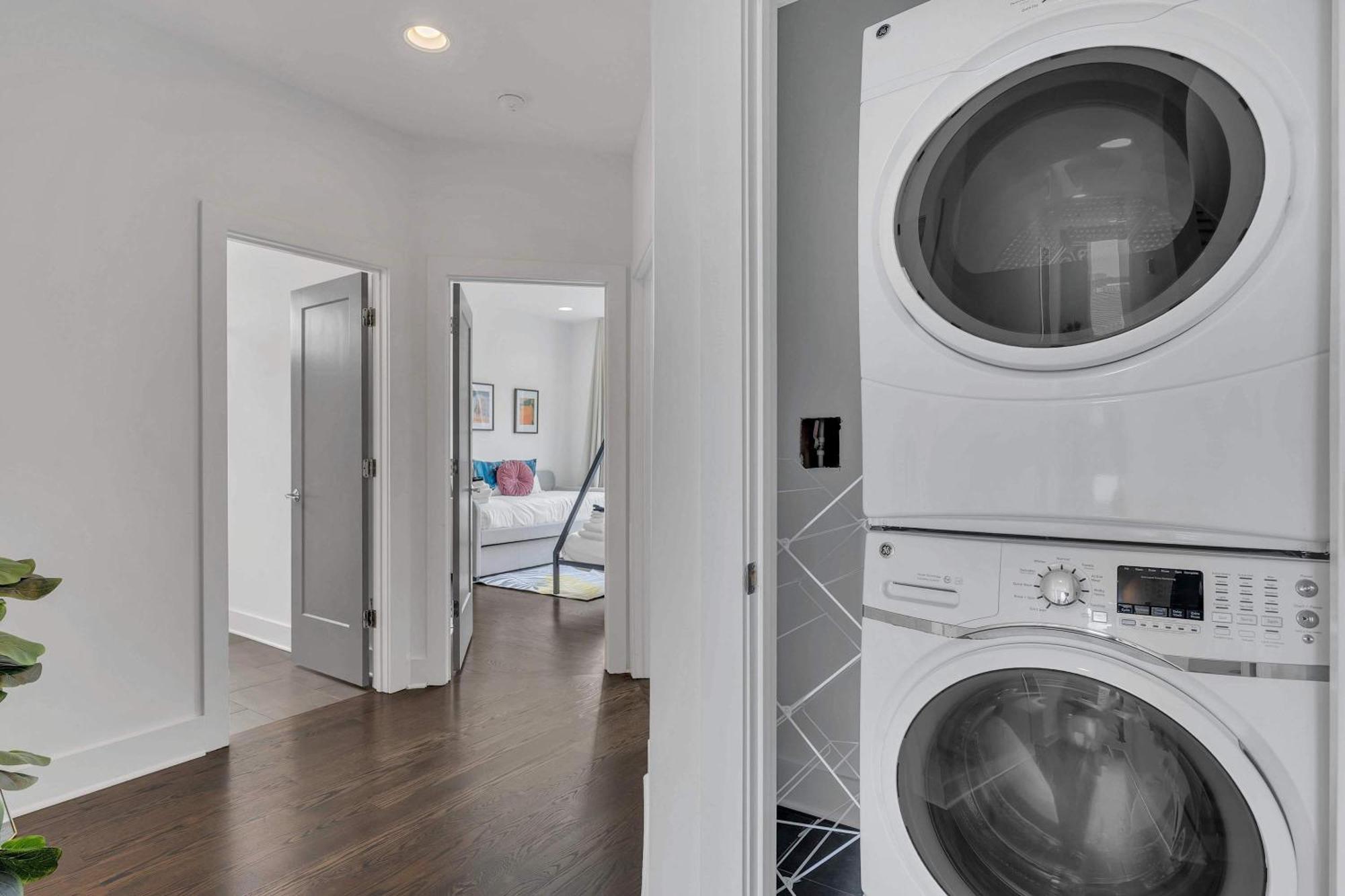 Holiday home 2 Lux Homes With Rooftop Views Sleeps 24 Nashville