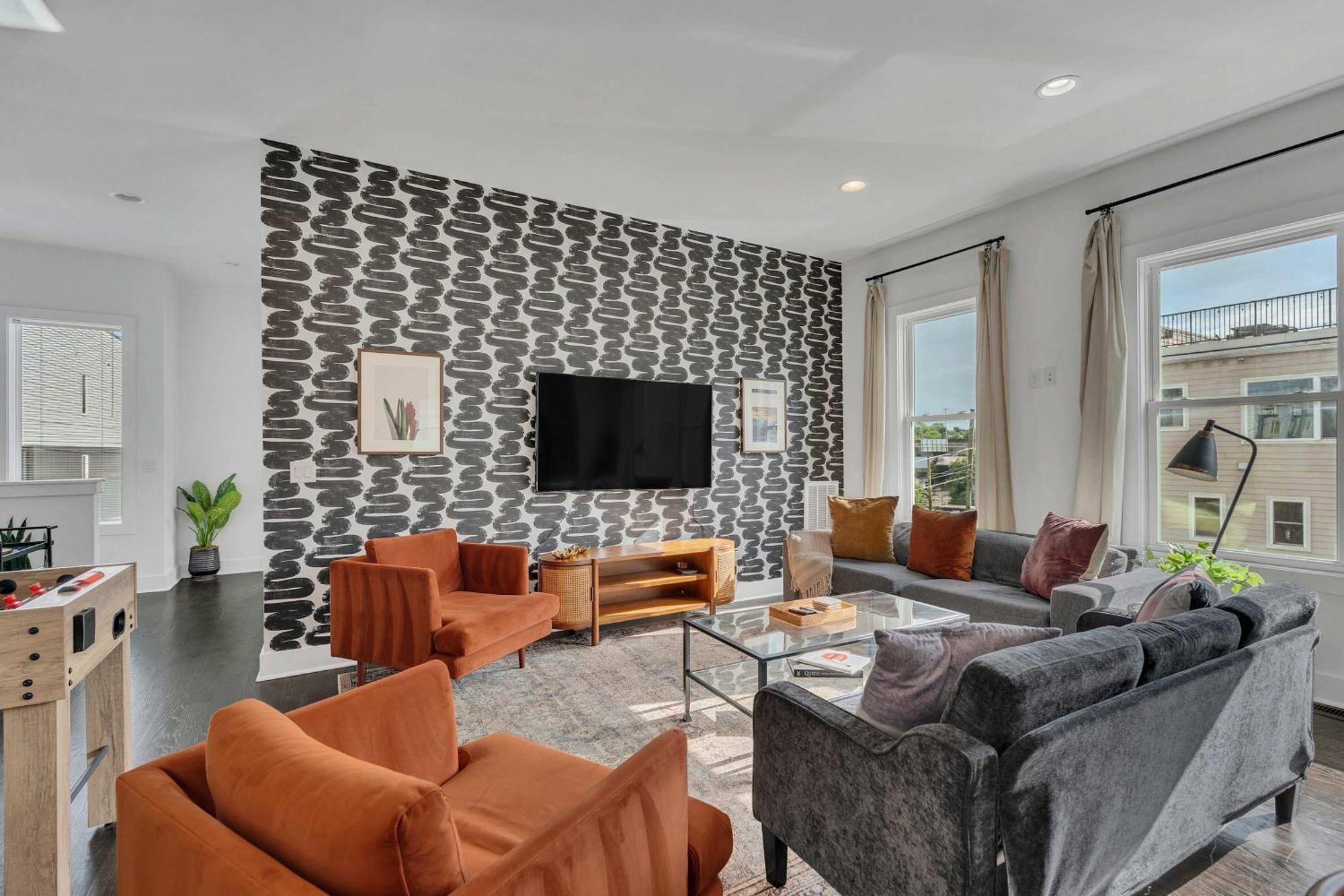 Holiday home 2 Lux Homes With Rooftop Views Sleeps 24 *
