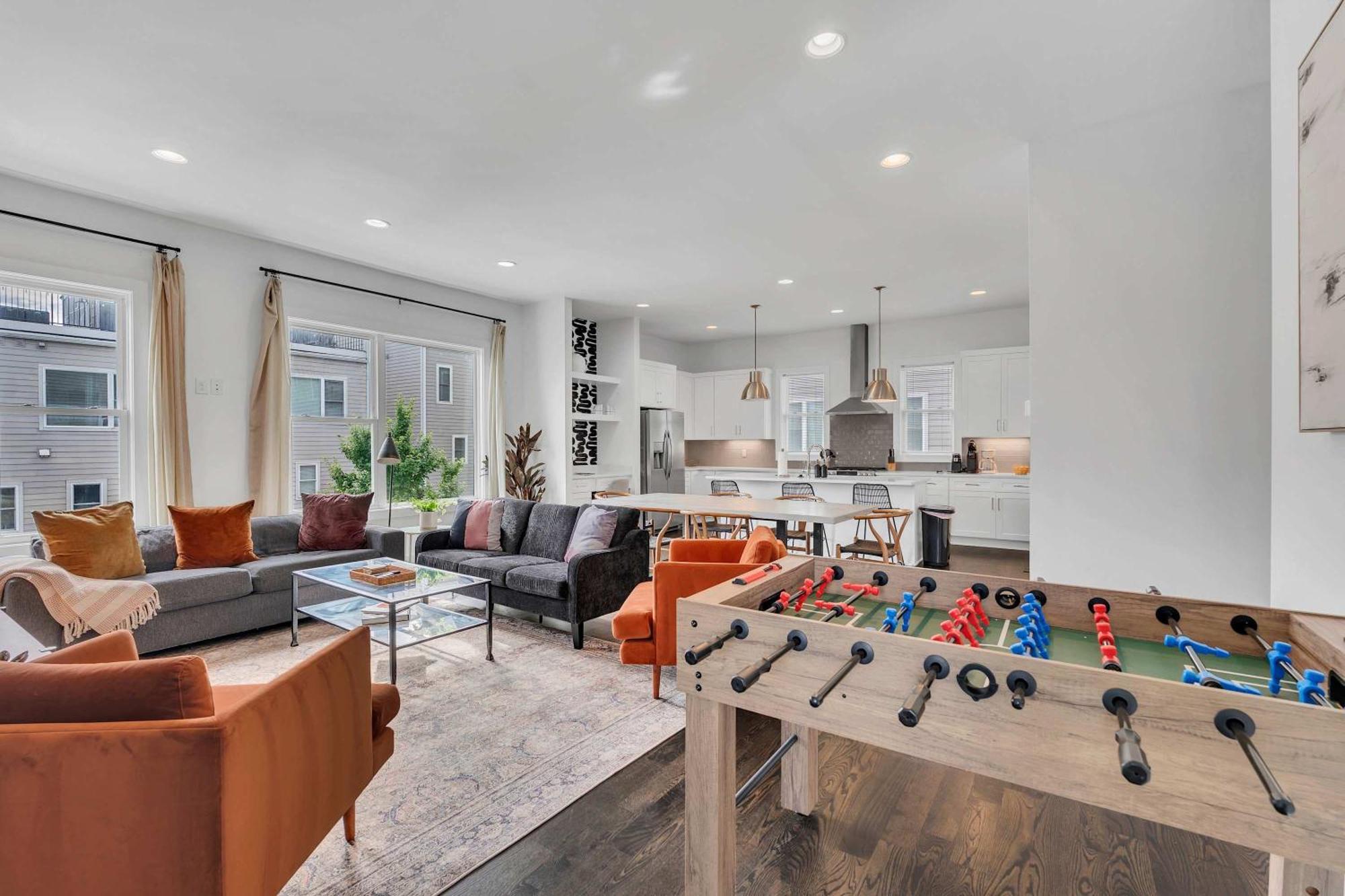 2 Lux Homes With Rooftop Views Sleeps 24