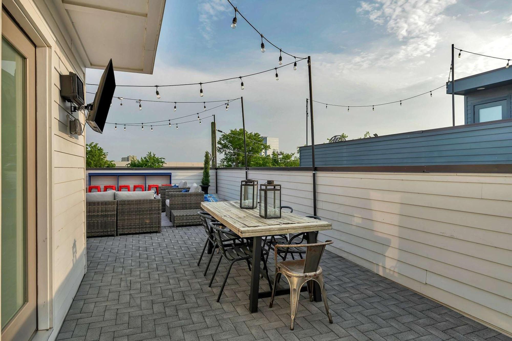 Holiday home Rooftop Deck & Shuffleboard Bbq Near Downtown