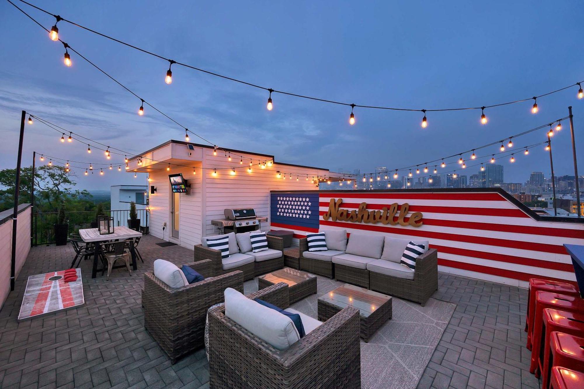 Rooftop Deck & Shuffleboard Bbq Near Downtown Holiday home Nashville
