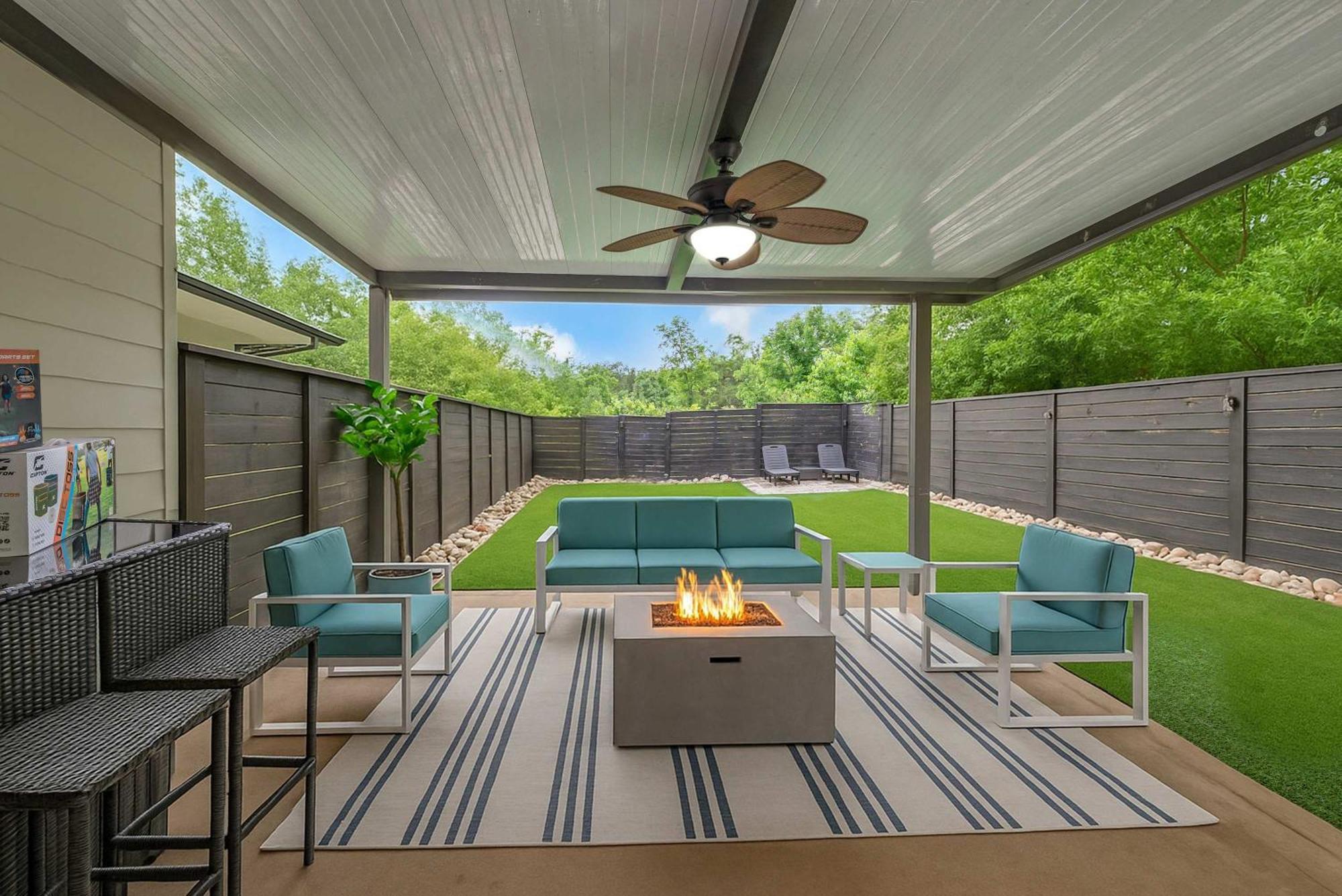 Rooftop Large Backyard Fire Pit Near Downtown Nashville