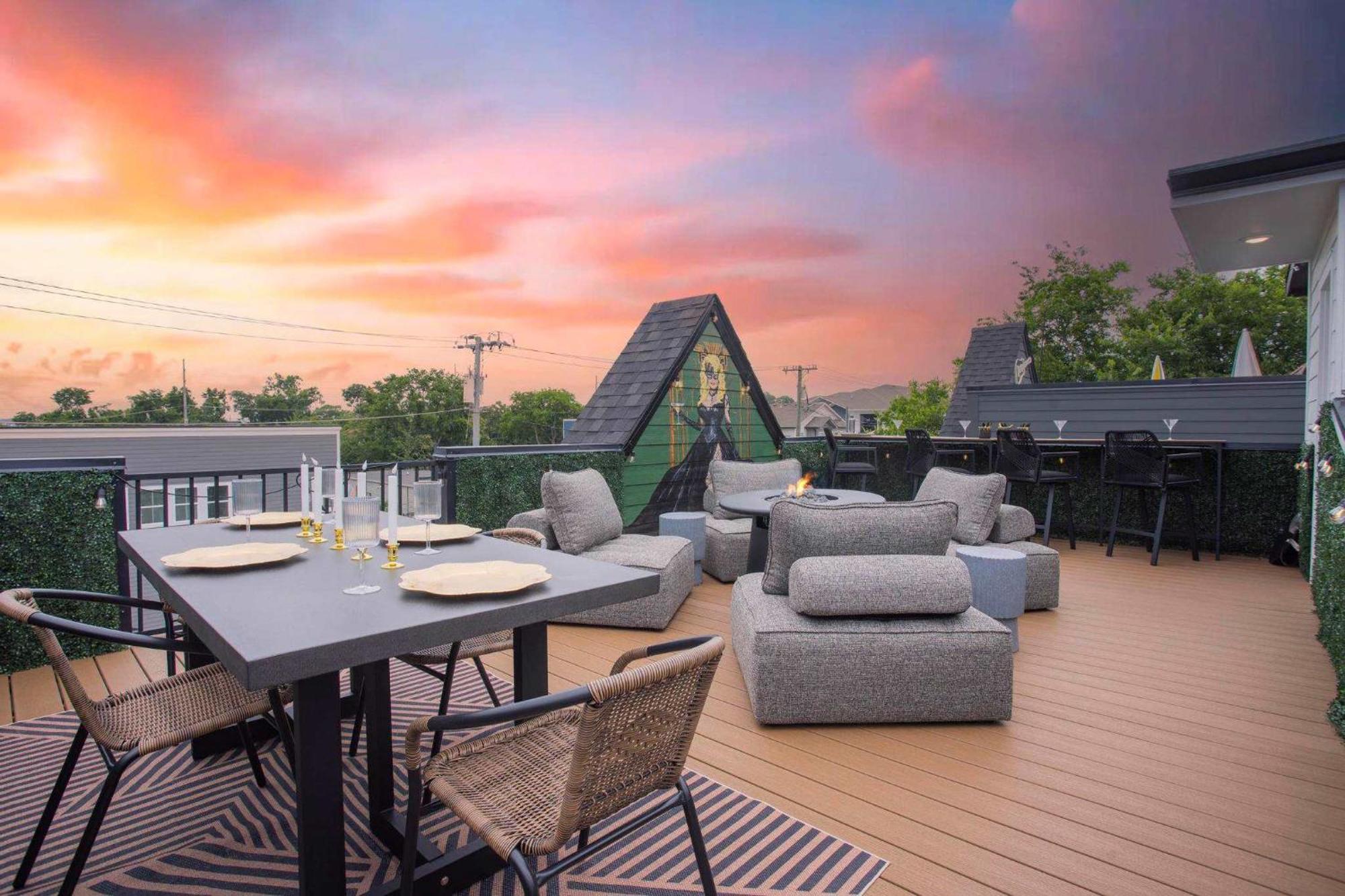 Rooftop Deck Hot Tub Fire Pit Sleeps 10 Nashville